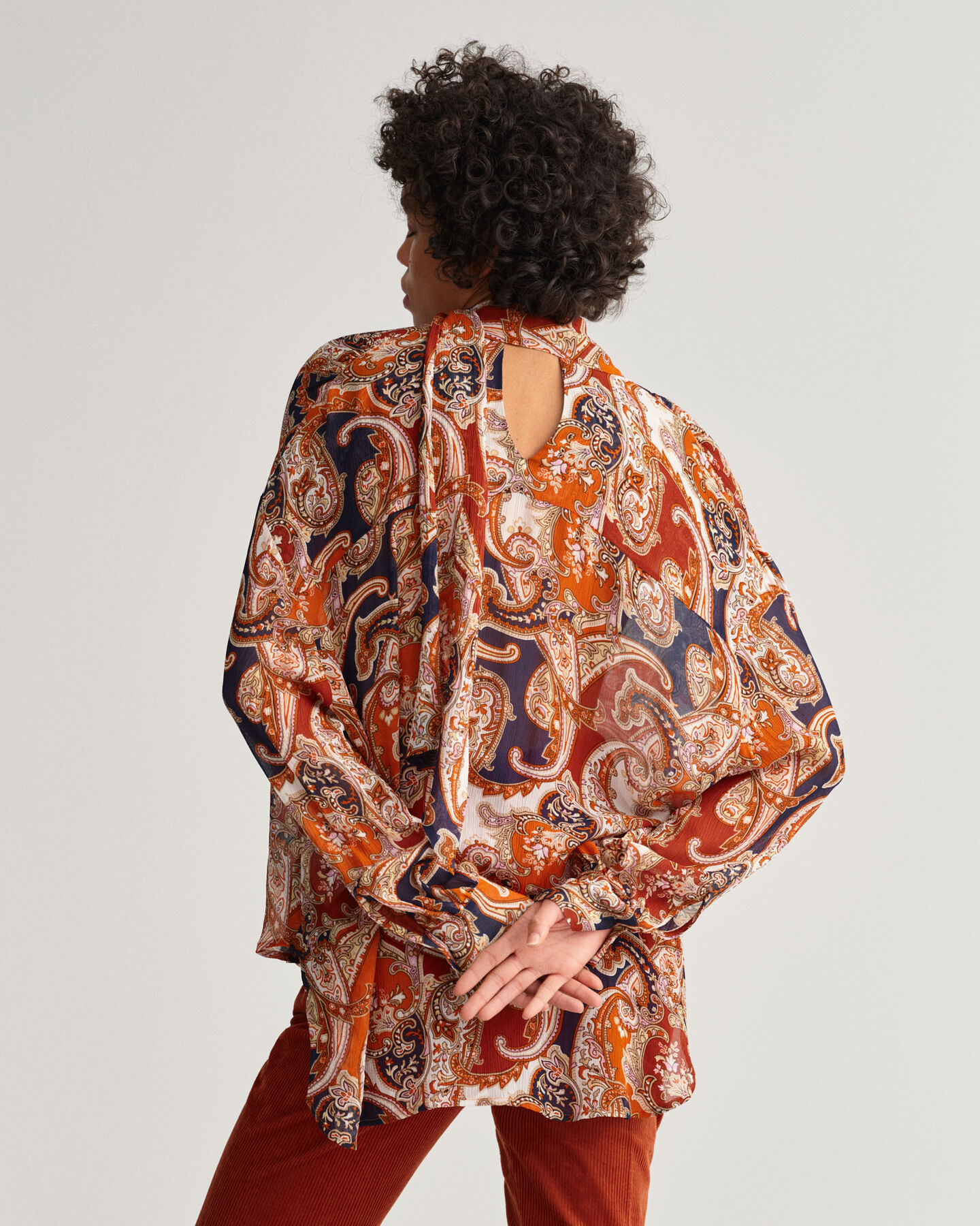 Camicetta con fiocco e motivo cachemire