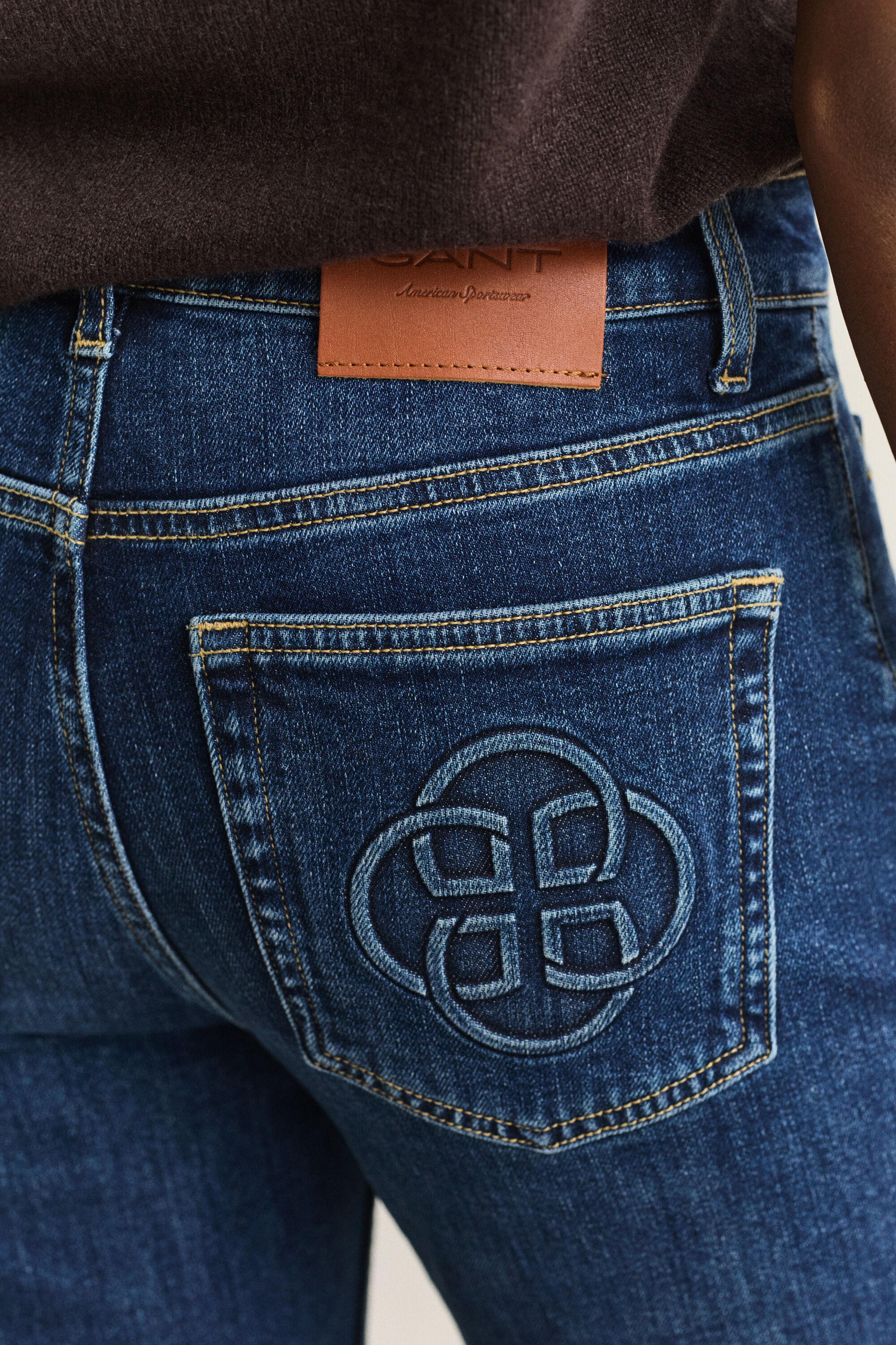 Jeans svasati con motivo Monogram