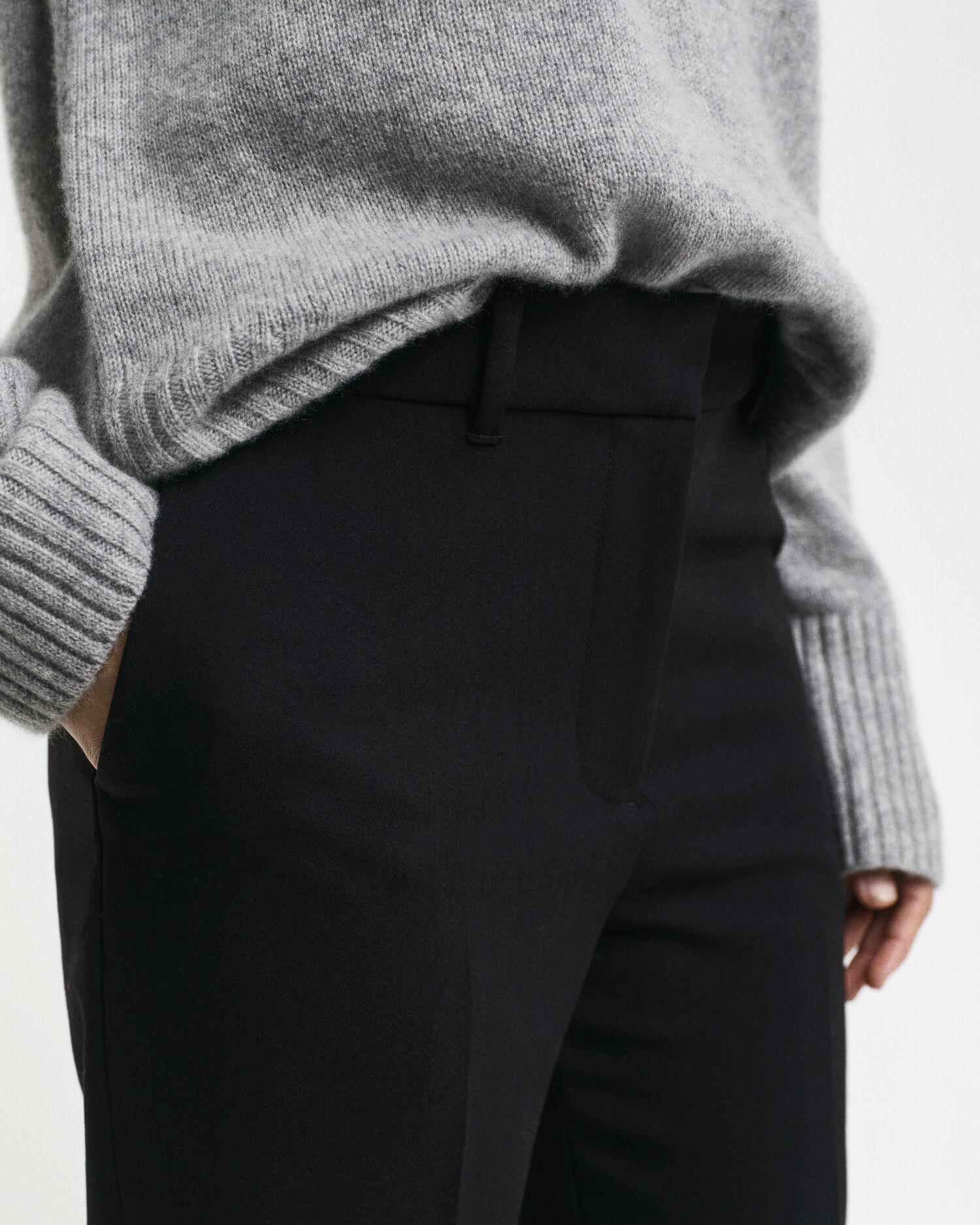 Pantaloni eleganti svasati slim fit