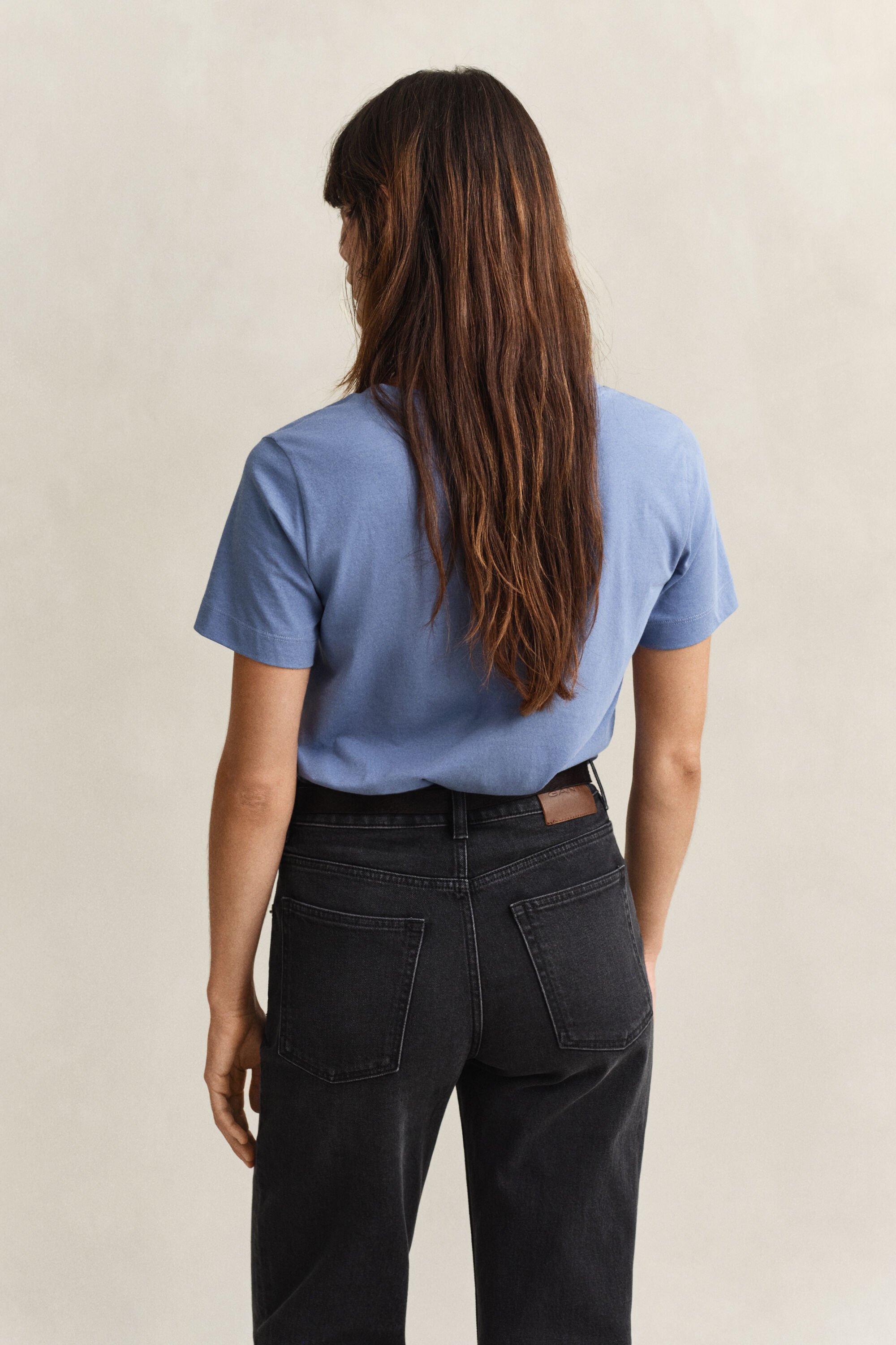 T-shirt Shield con scollo a V