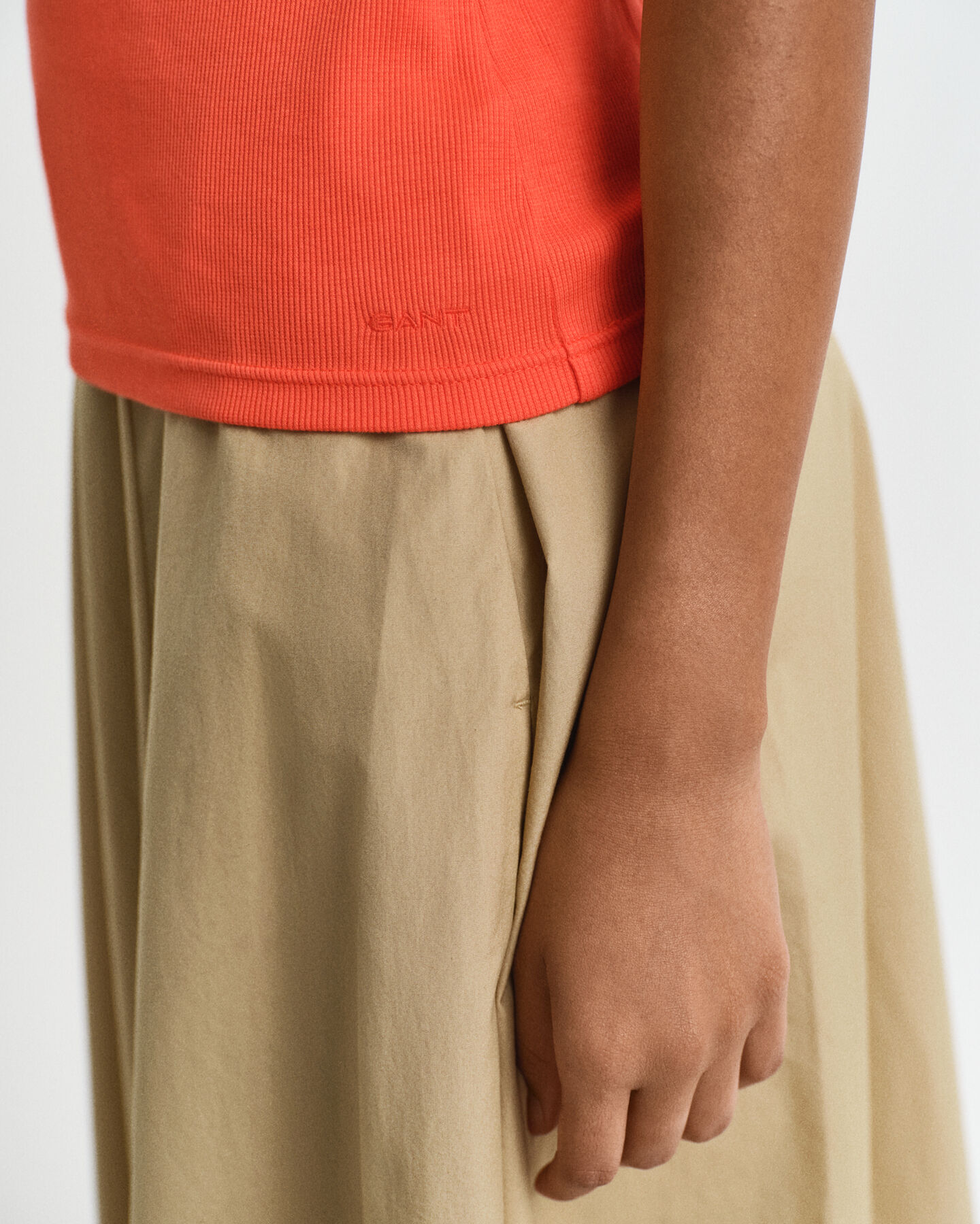 Top a coste con collo alto