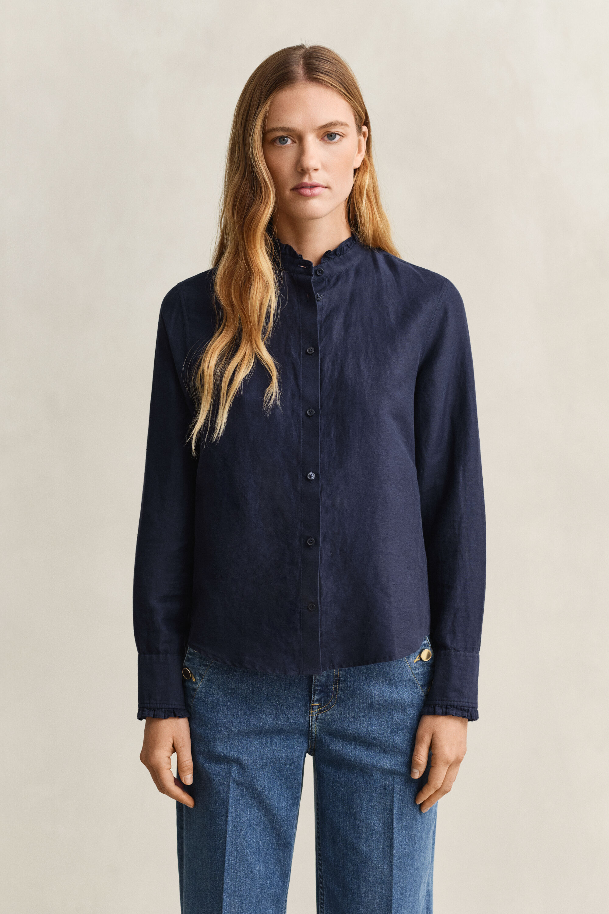 Blusa in misto lino con volant