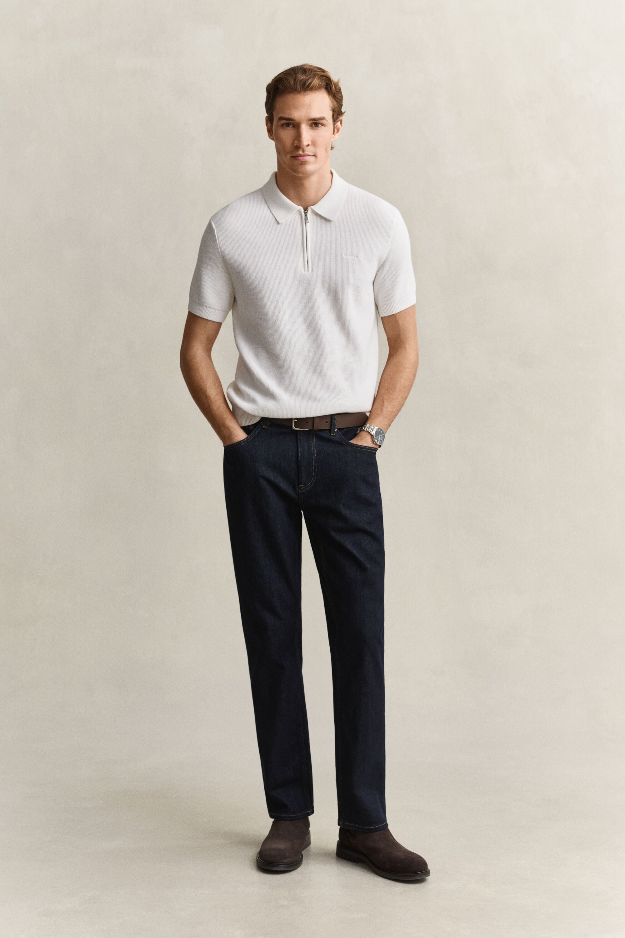Jeans regular fit con lavaggio uniforme