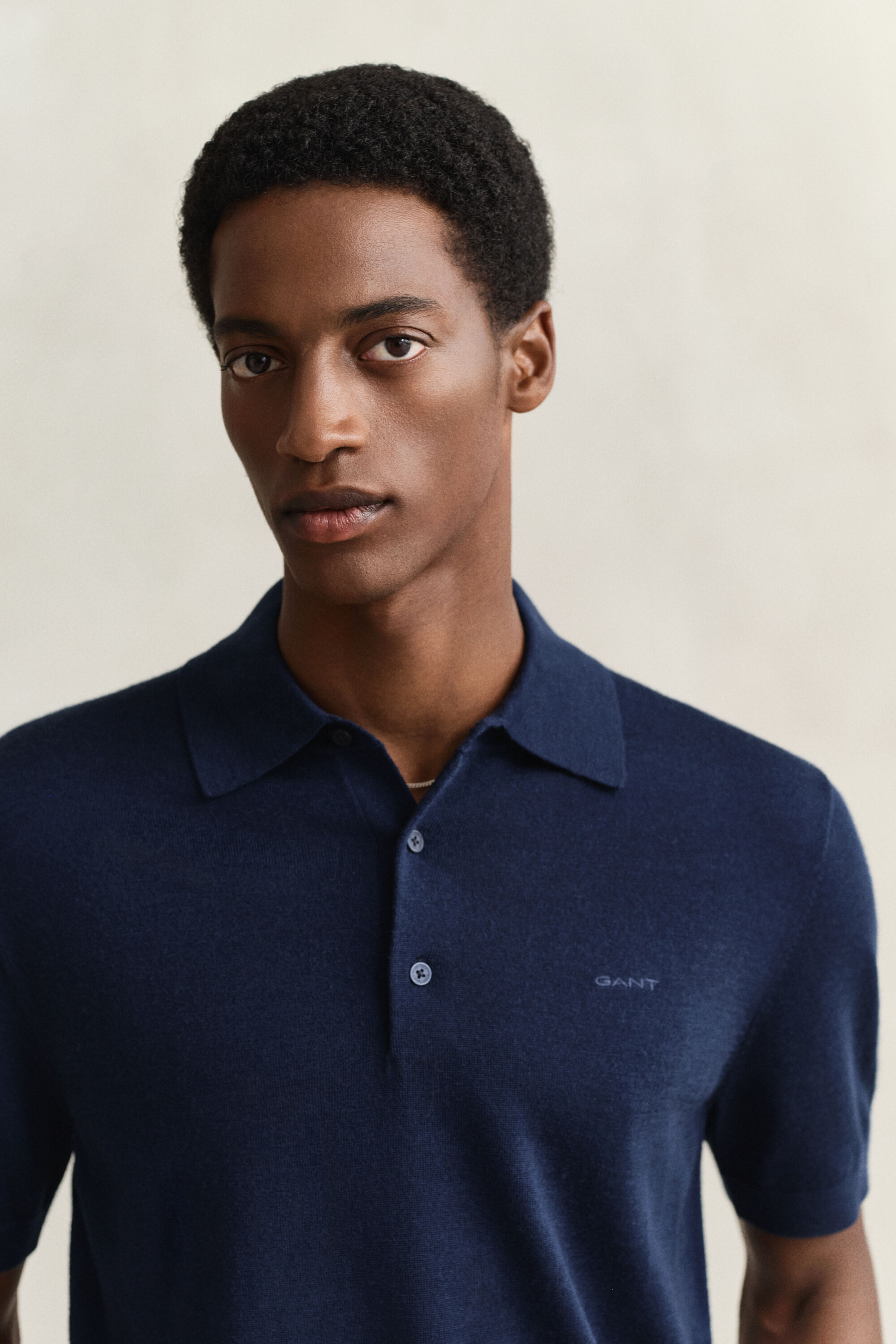 Polo a maniche corte realizzata in pregiata lana merino