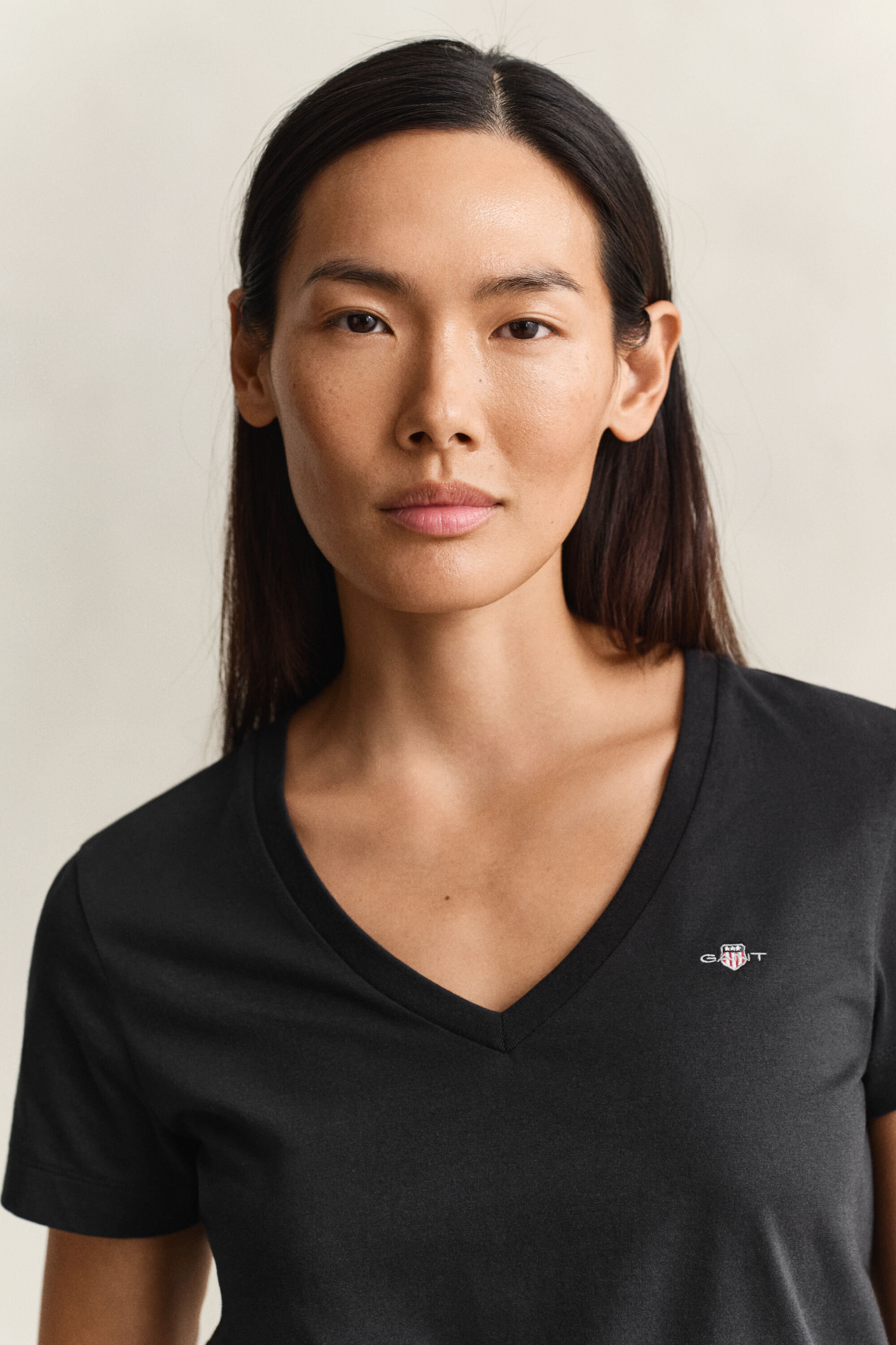 T-shirt Shield con scollo a V