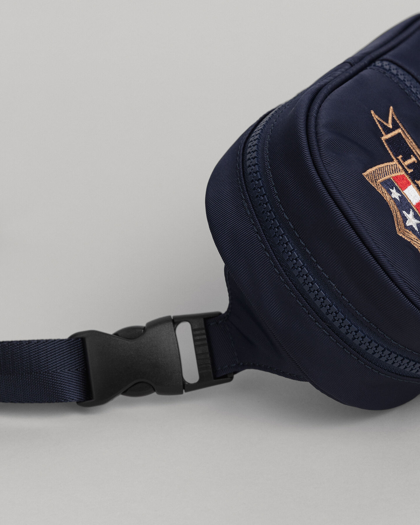 Borsa Banner Shield teens