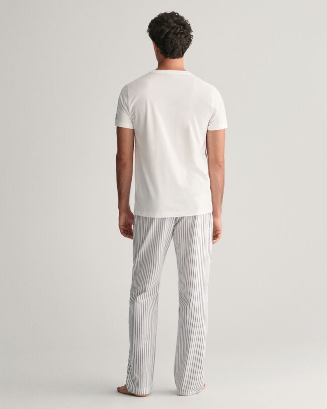 Confezione regalo con pigiama a righe, pantaloni e T-shirt