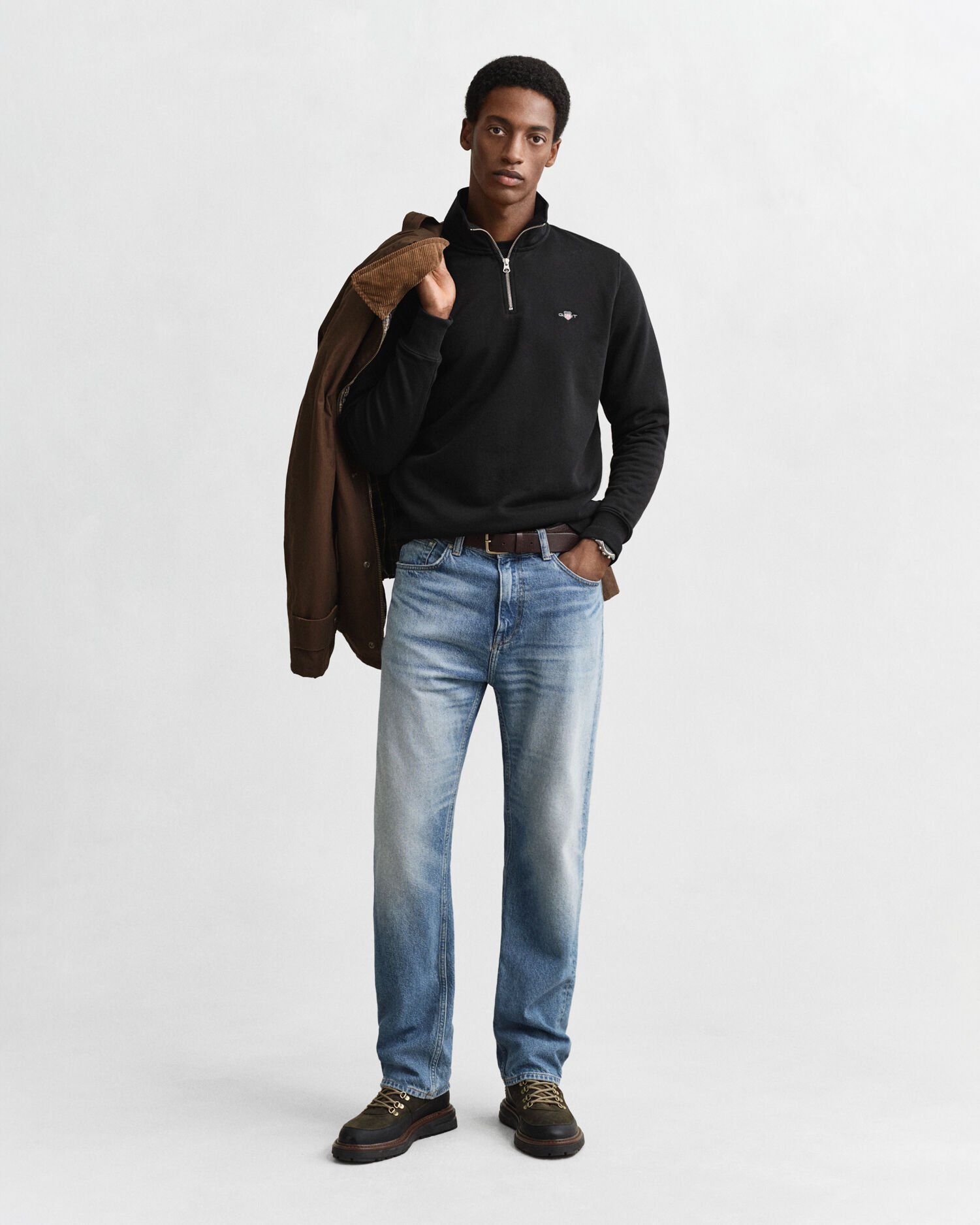 Felpa Shield con zip corta