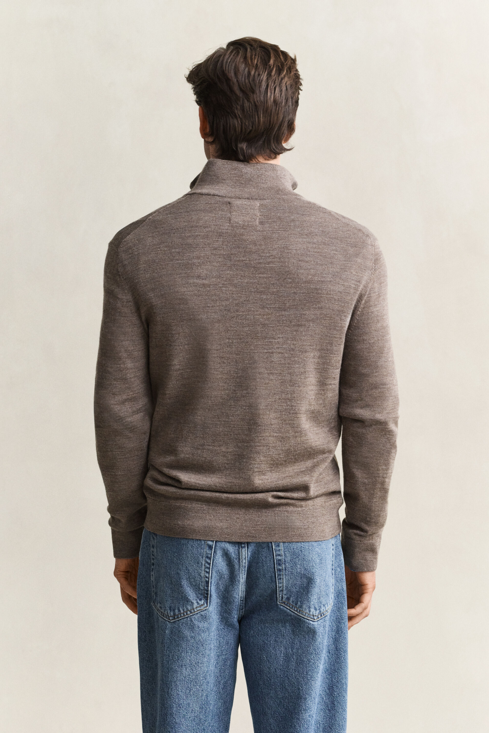 Maglia in lana merino a coste con zip corta