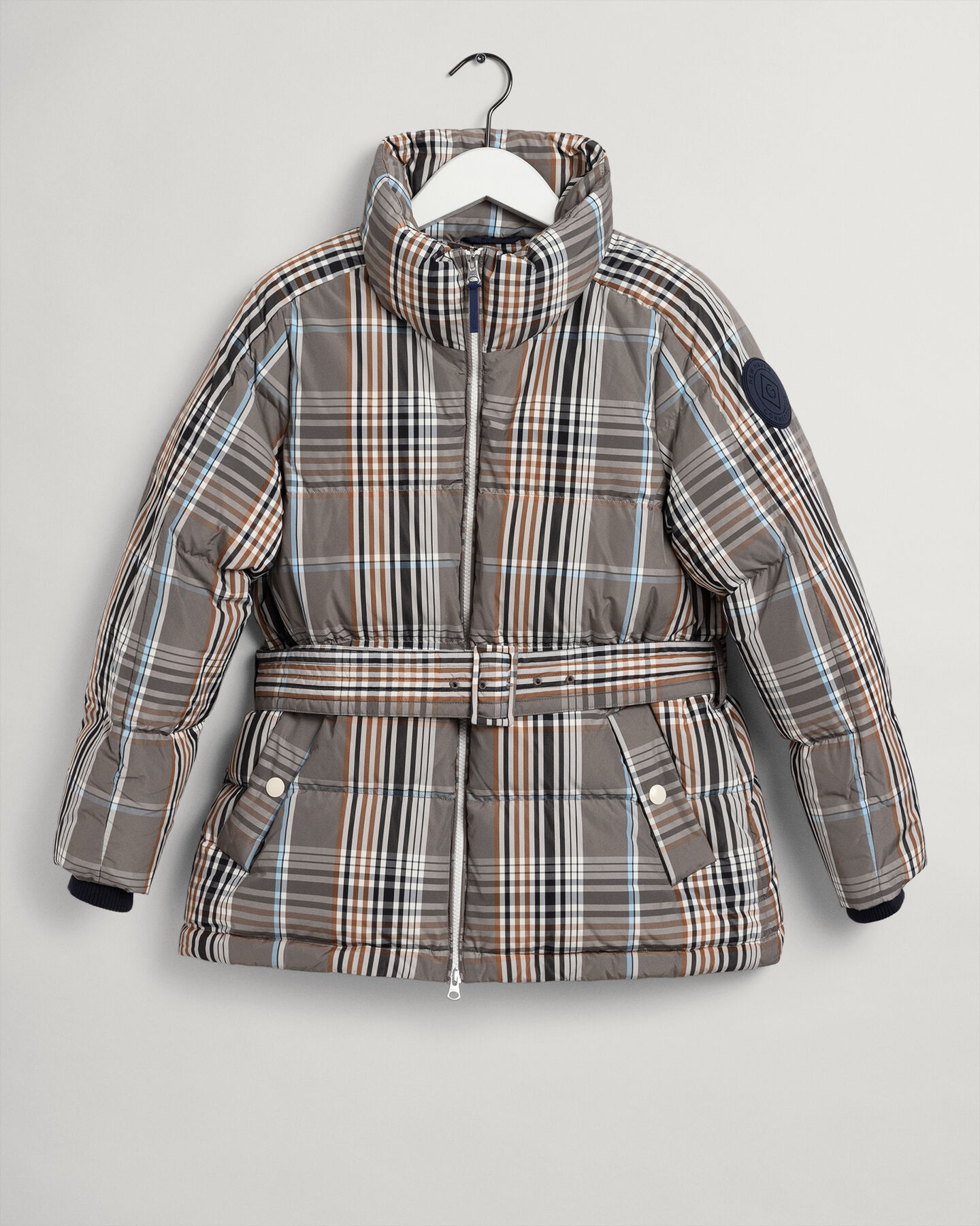 Piumino con cintura a quadri