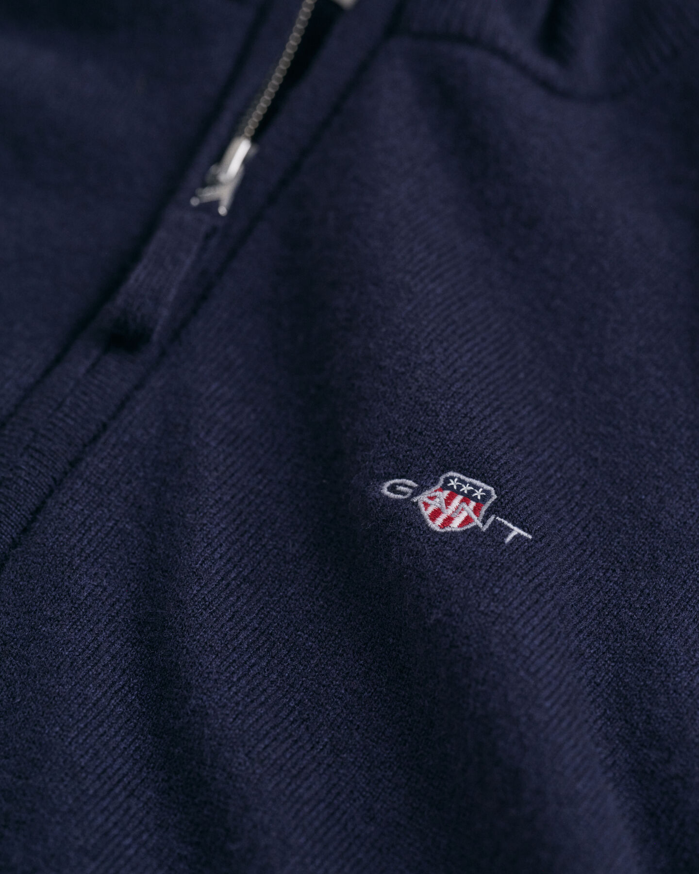 Cardigan con zip in finissima lana d’agnello