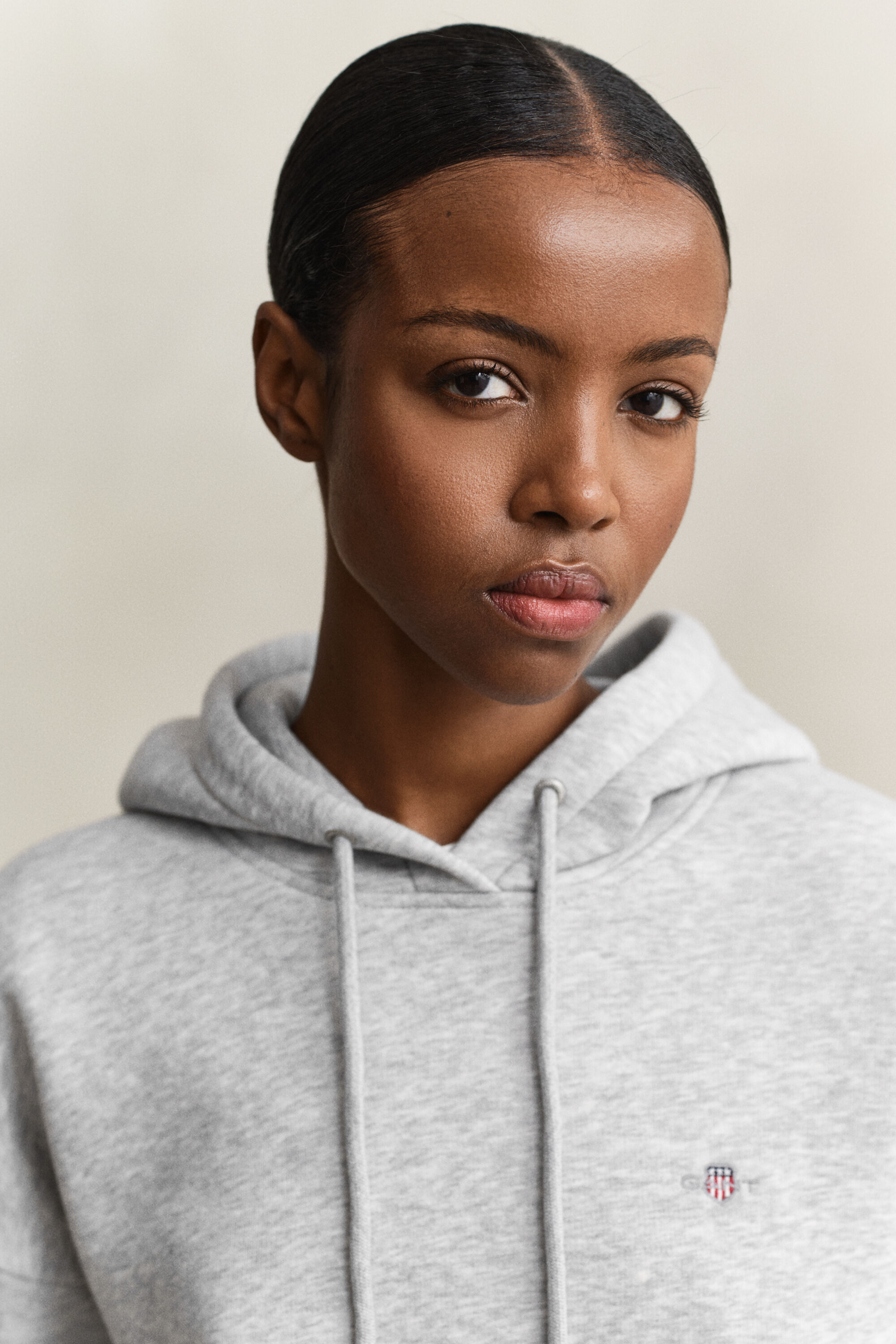 Felpa Shield con cappuccio