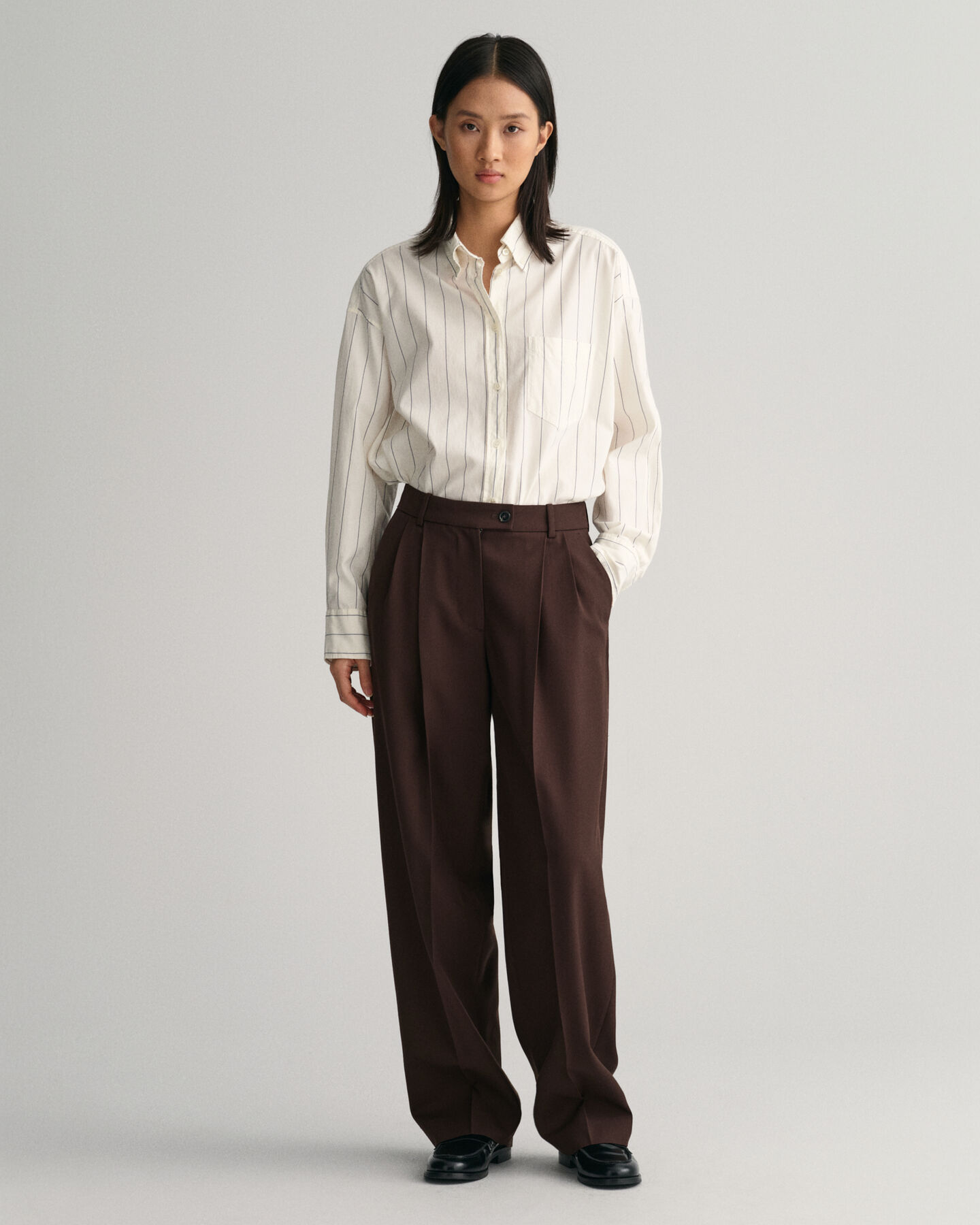 Pantaloni in lana con gamba stretta in fondo relaxed fit