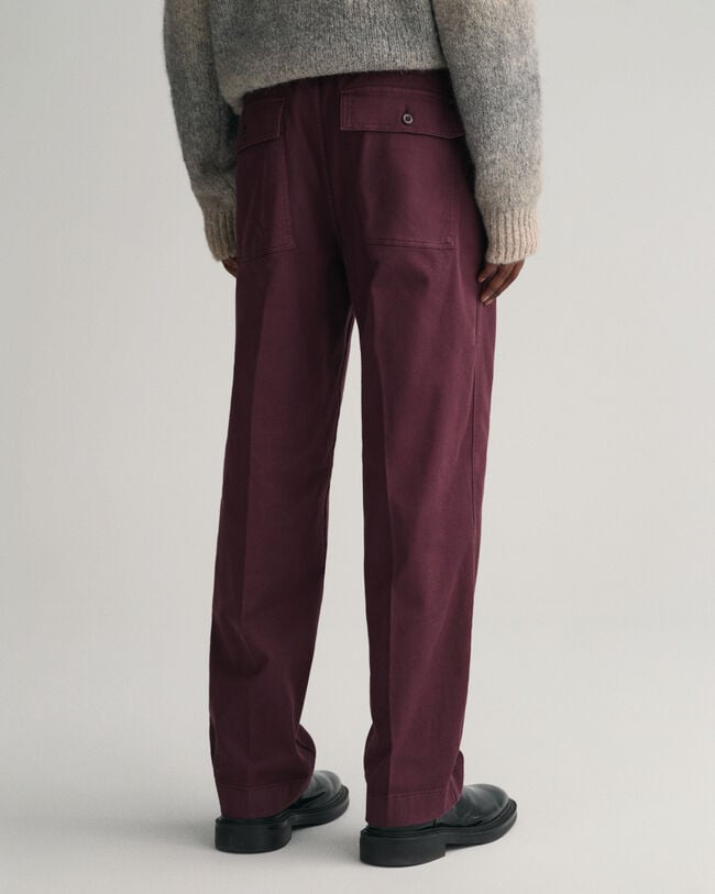 Pantaloni chino con piega e cintura