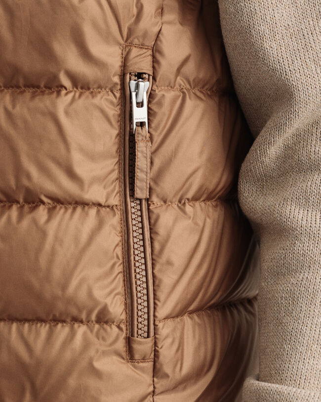 Piumino smanicato leggero