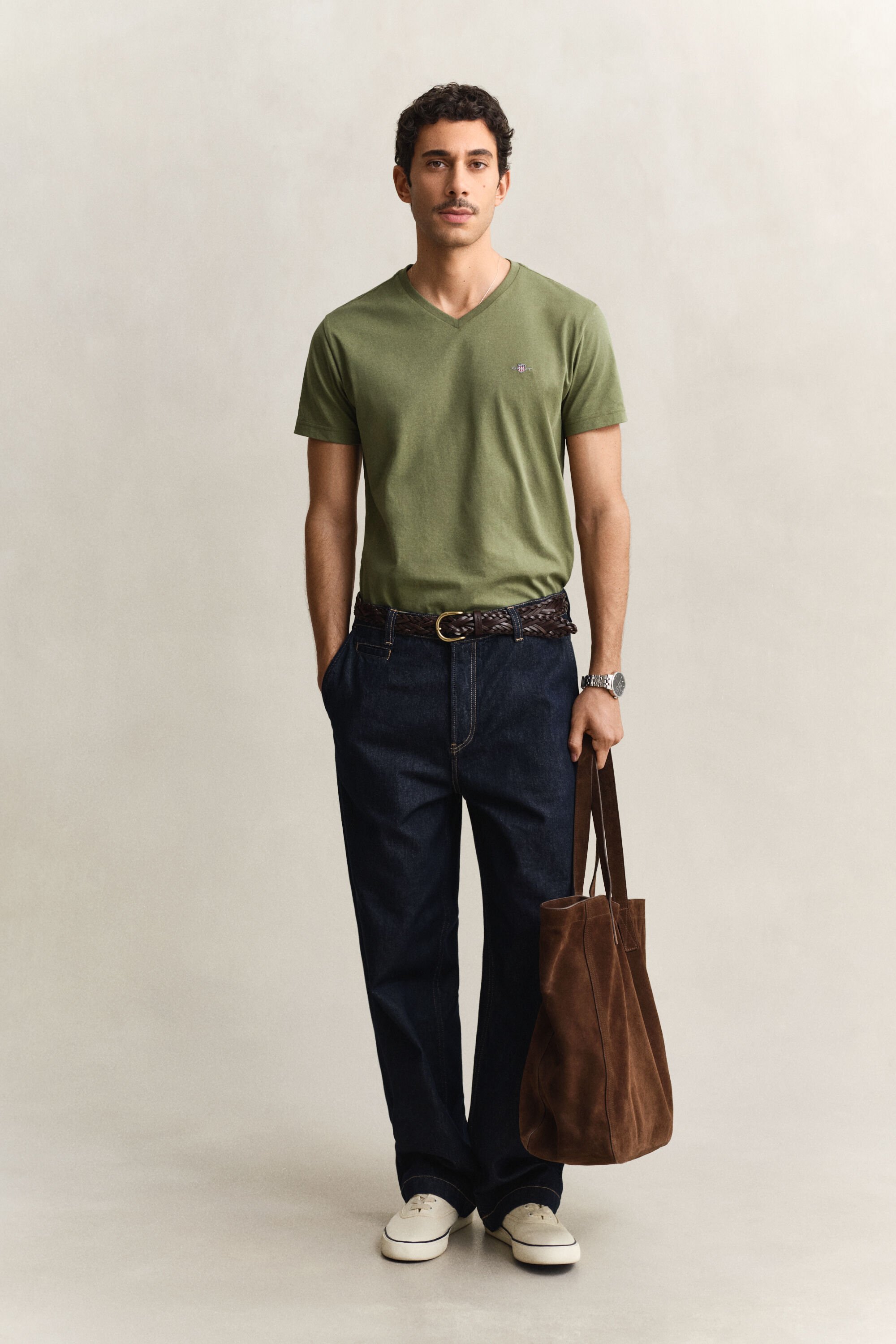 T-shirt Shield con scollo a V slim fit