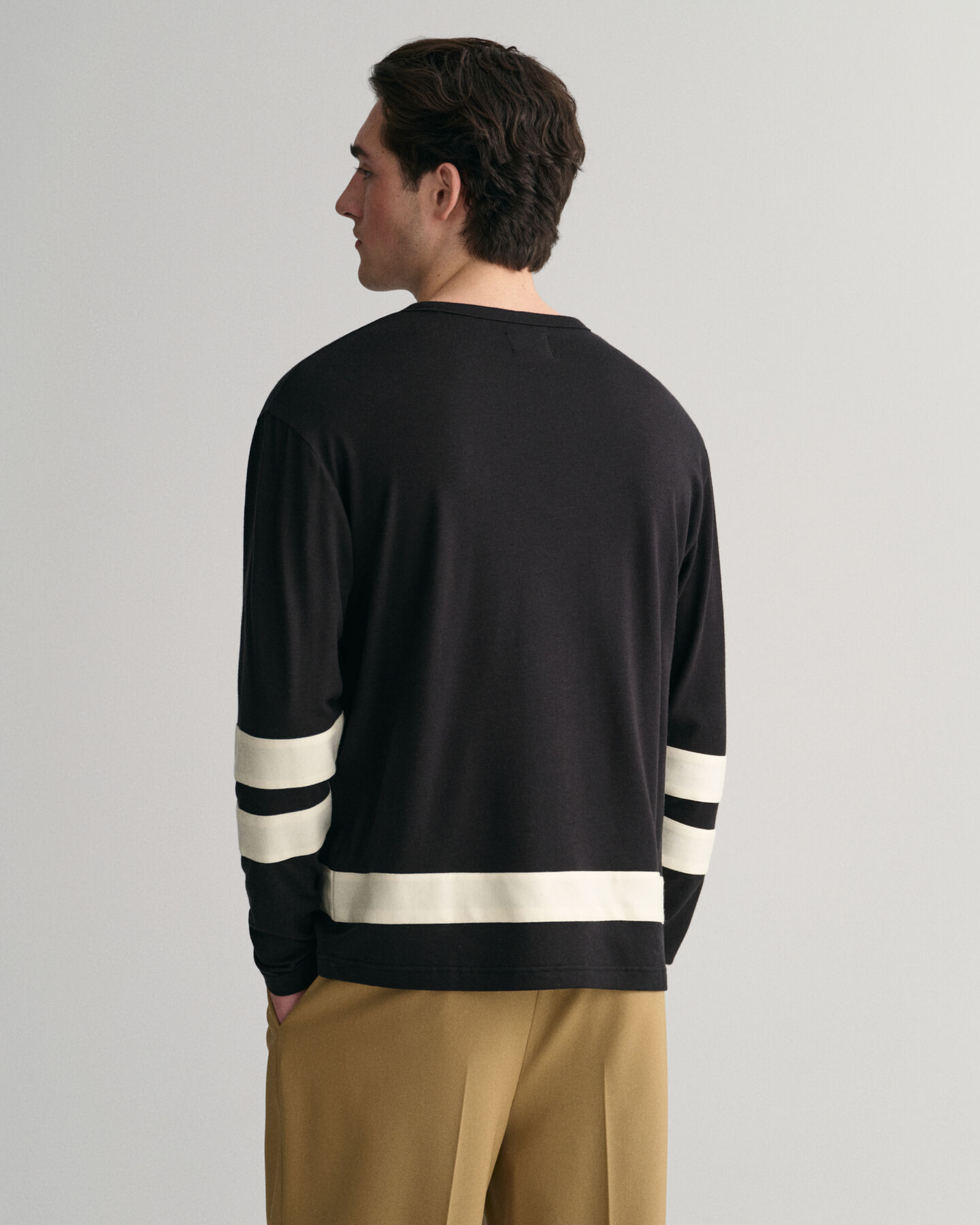 T-shirt Script Graphic a maniche lunghe