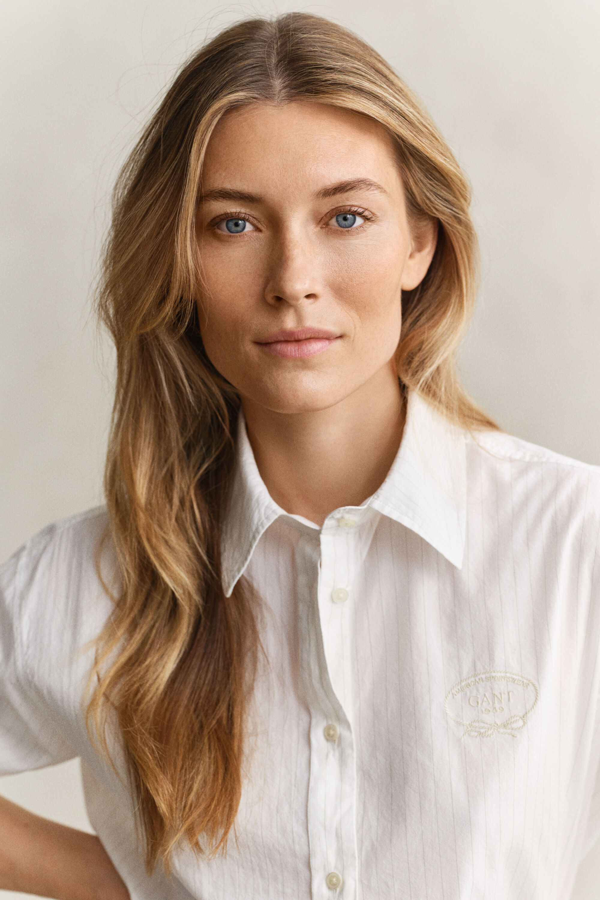 Camicia a righe con ricamo