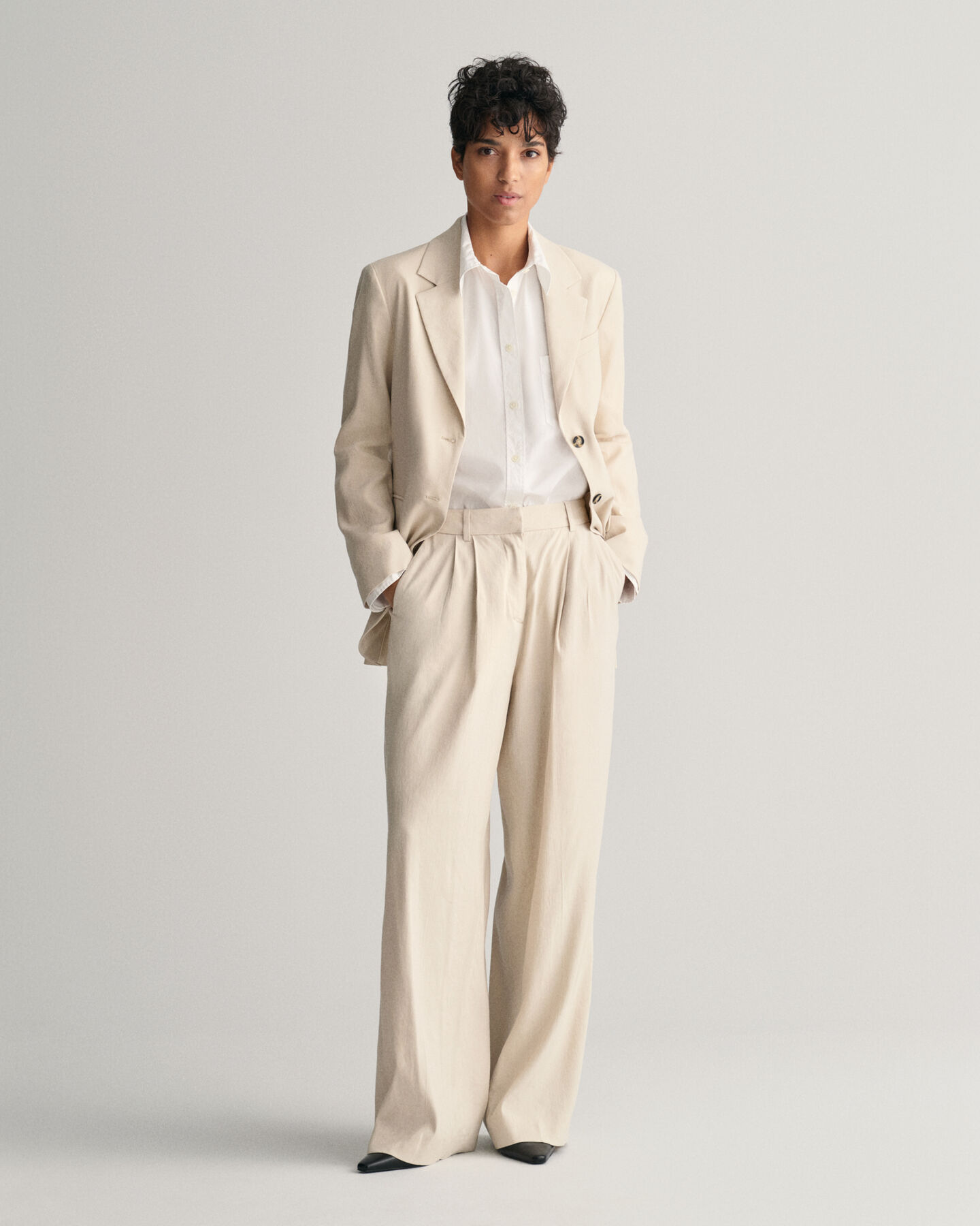 Pantaloni sartoriali elasticizzati in lino relaxed fit