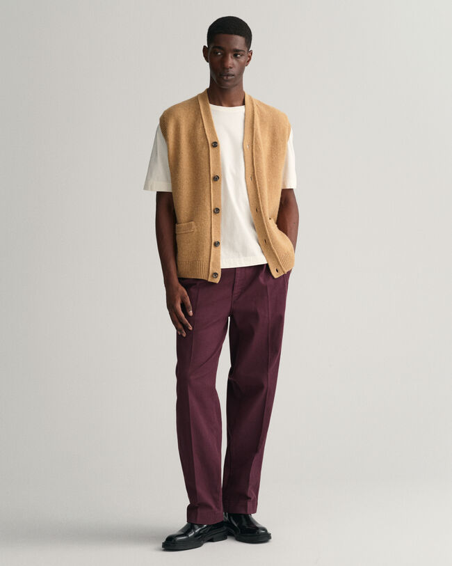 Piumino smanicato in morbida lana con abbottonatura