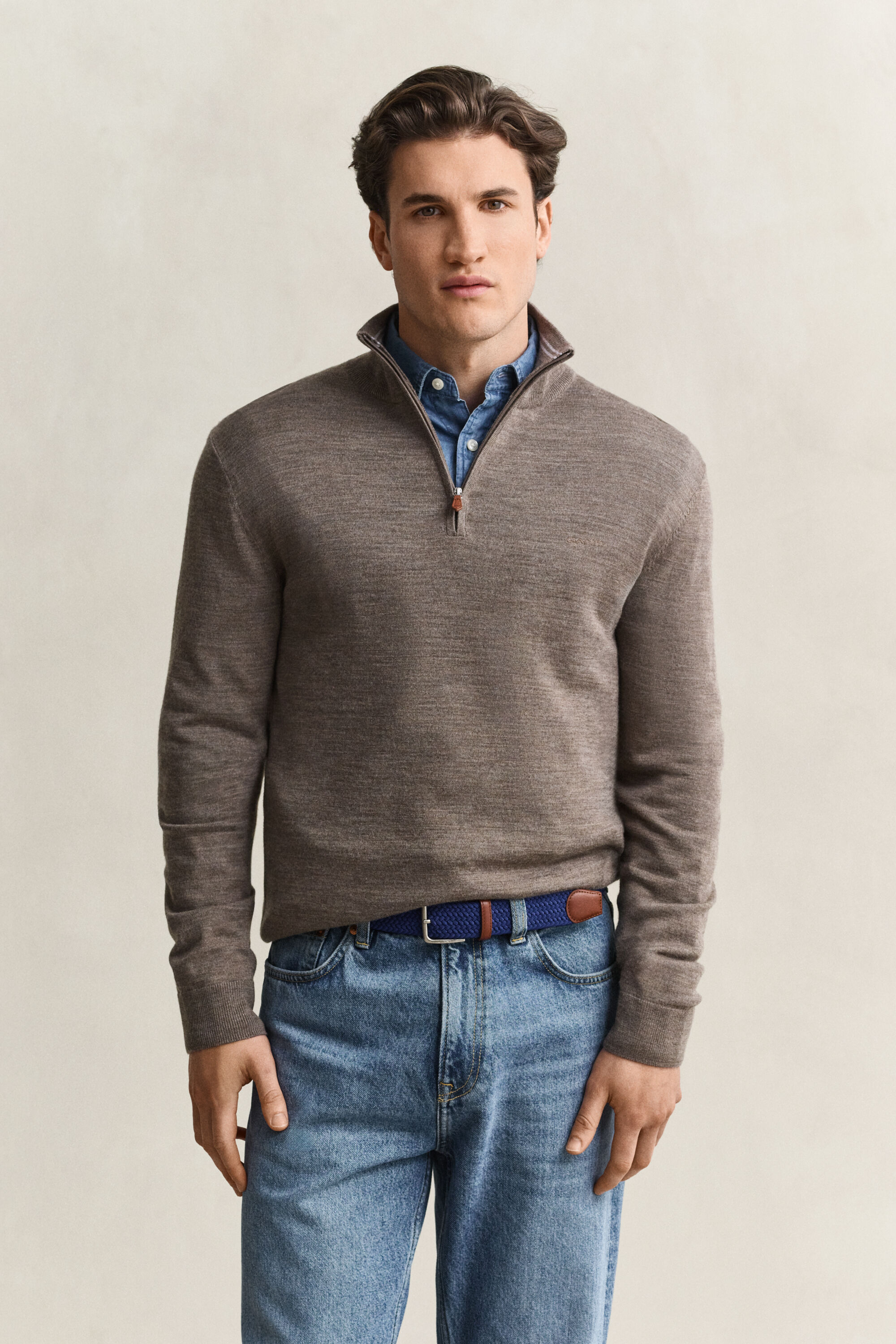 Maglia in lana merino a coste con zip corta