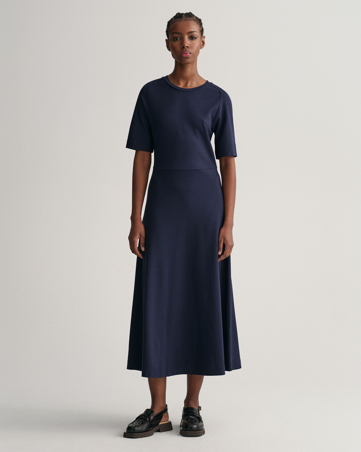 Maglia girocollo a maniche corte svasata