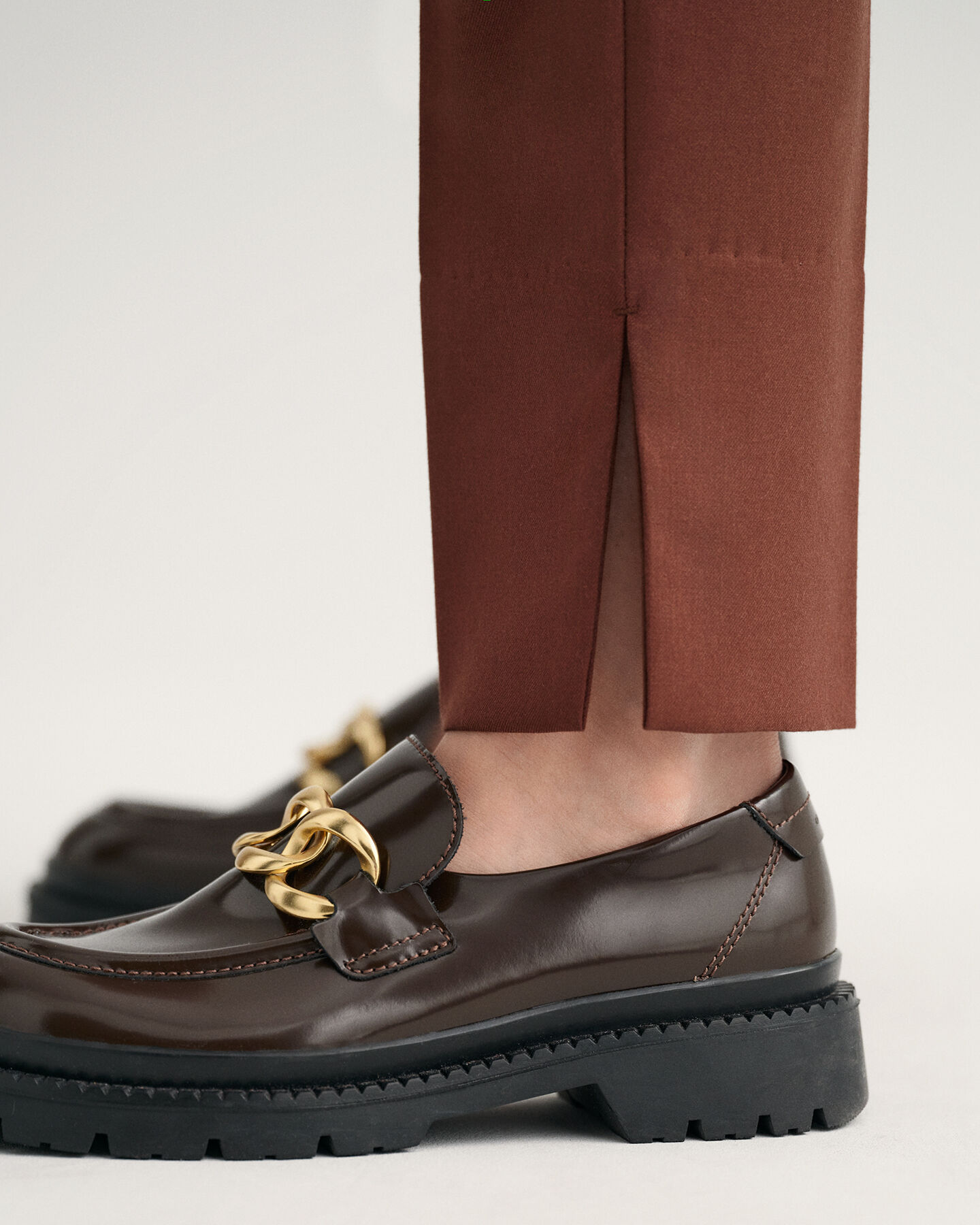 Pantaloni pull-on stretti in fondo