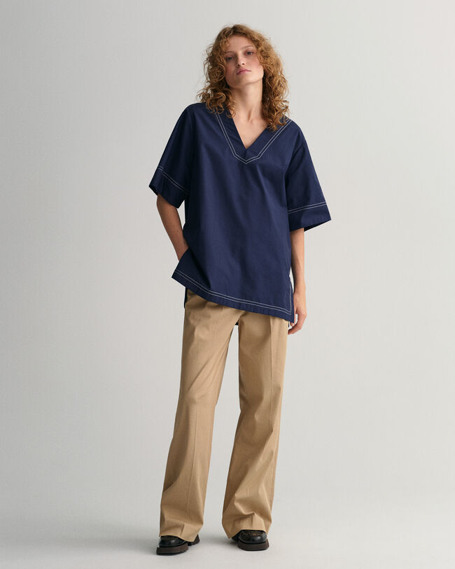 Top a maniche corte con scollo a V e cuciture a contrasto