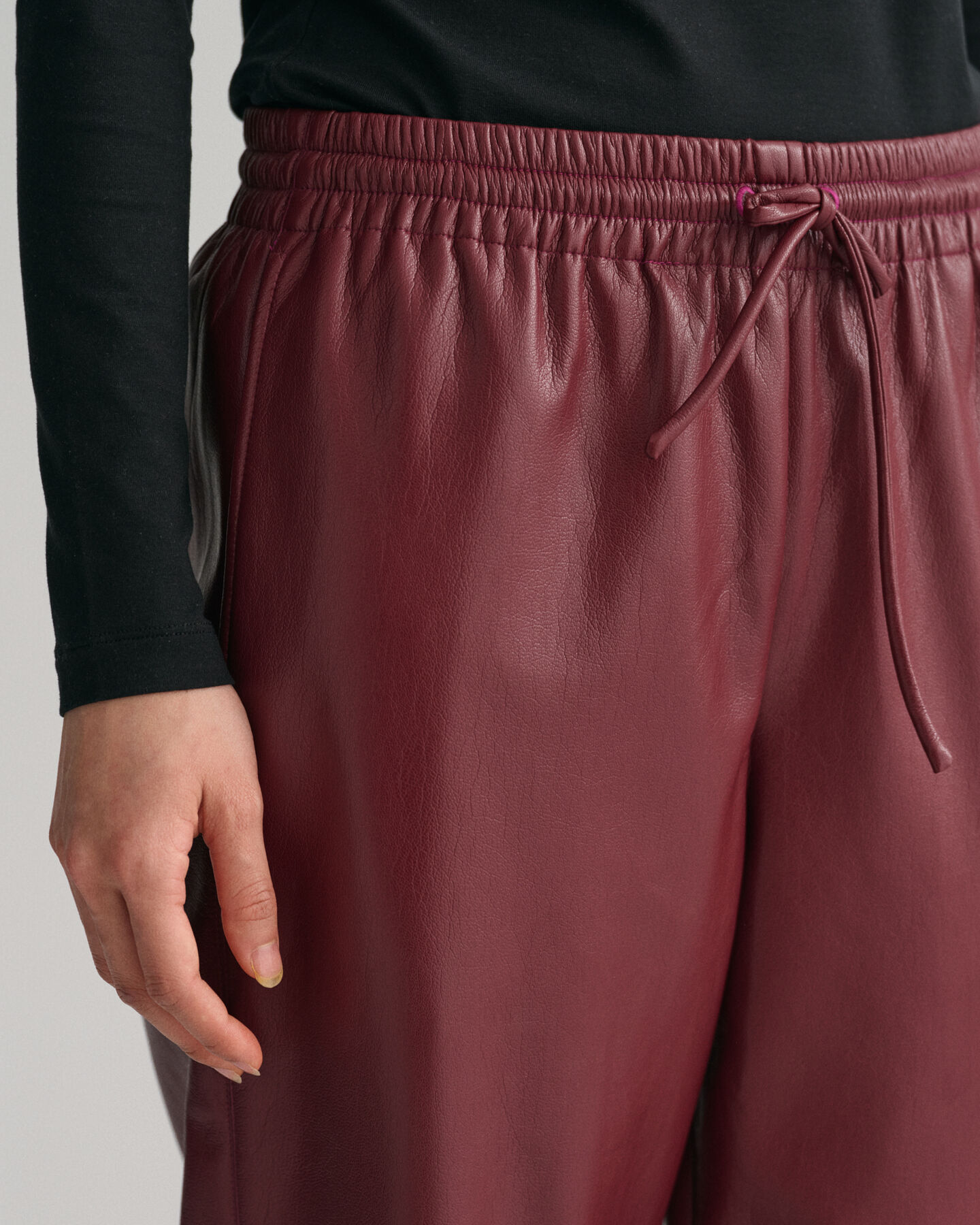 Pantaloni pull-on in finta pelle relaxed fit