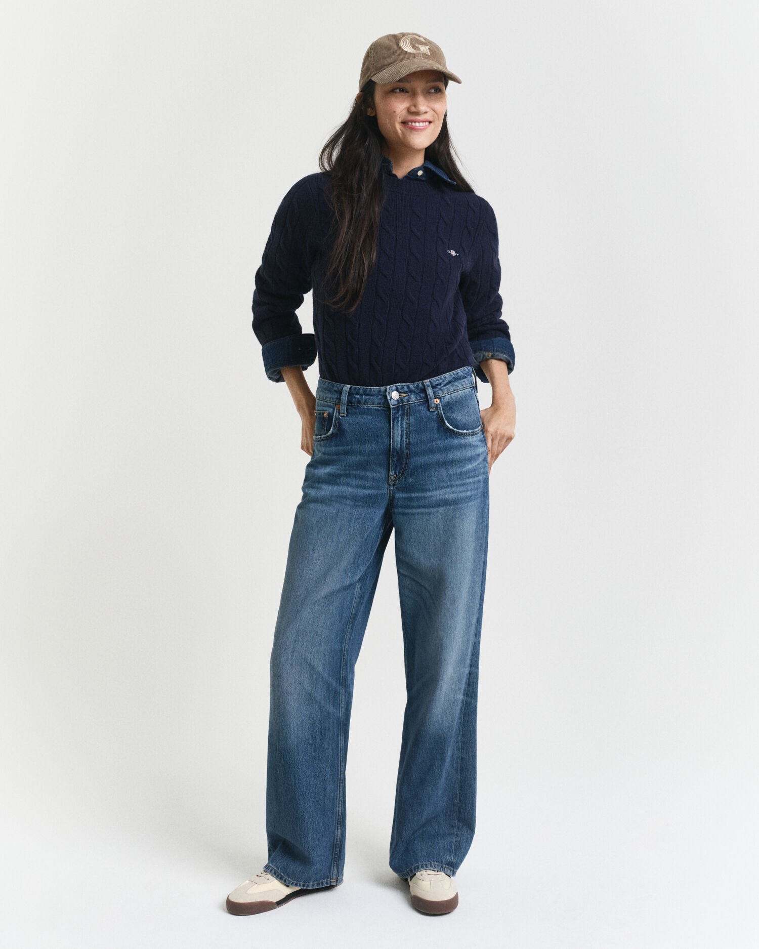 Maglia girocollo a trecce in lana d’agnello