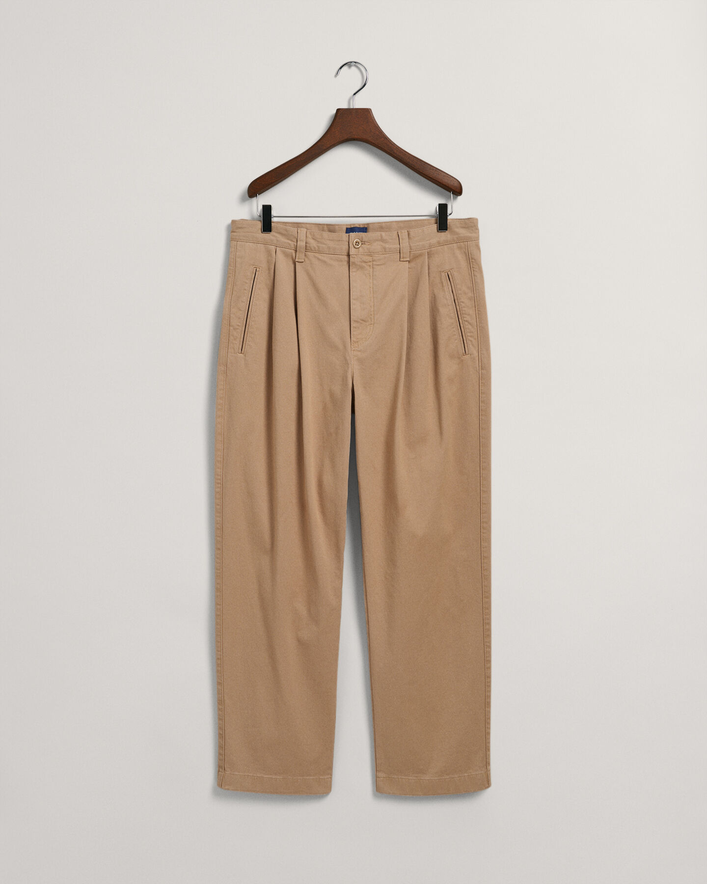 Pantaloni chino con pinces relaxed fit