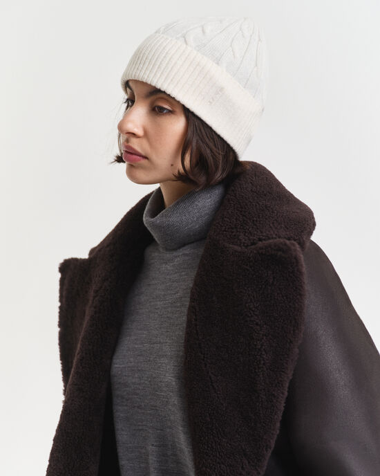 Berretto in lana a trecce