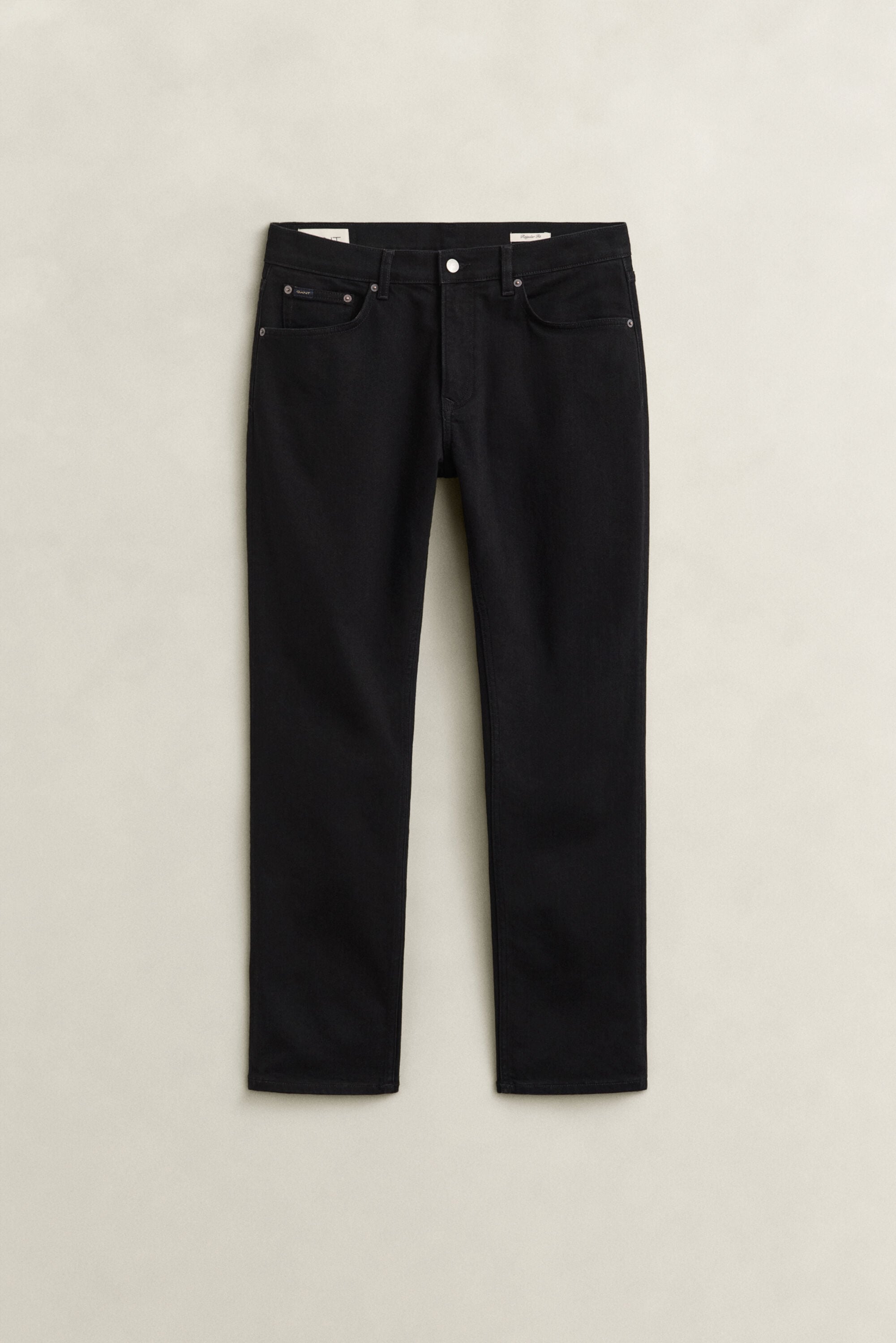 Jeans regular fit con lavaggio uniforme