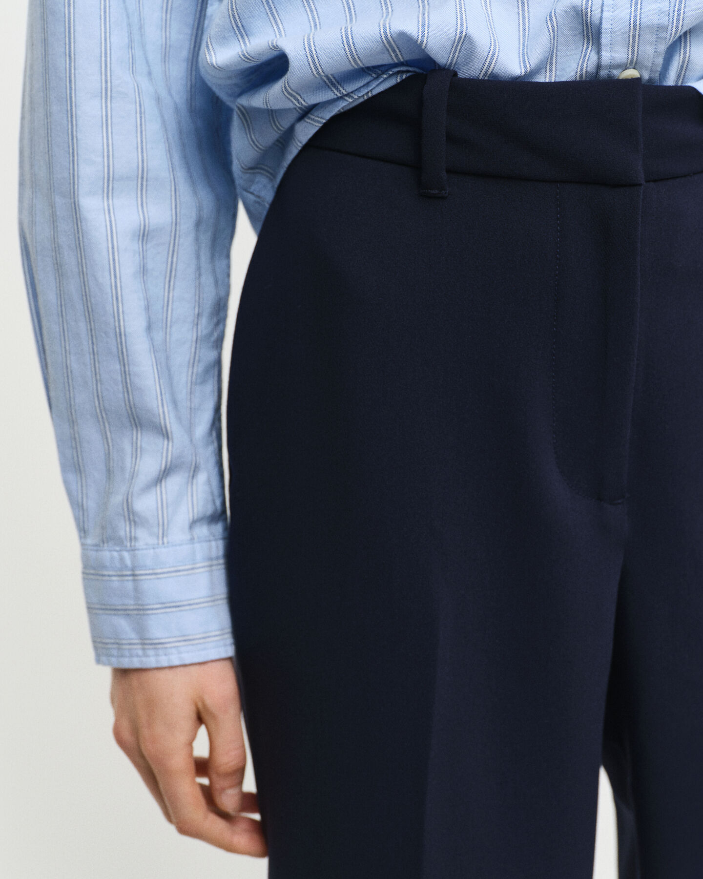 Pantaloni eleganti svasati slim fit