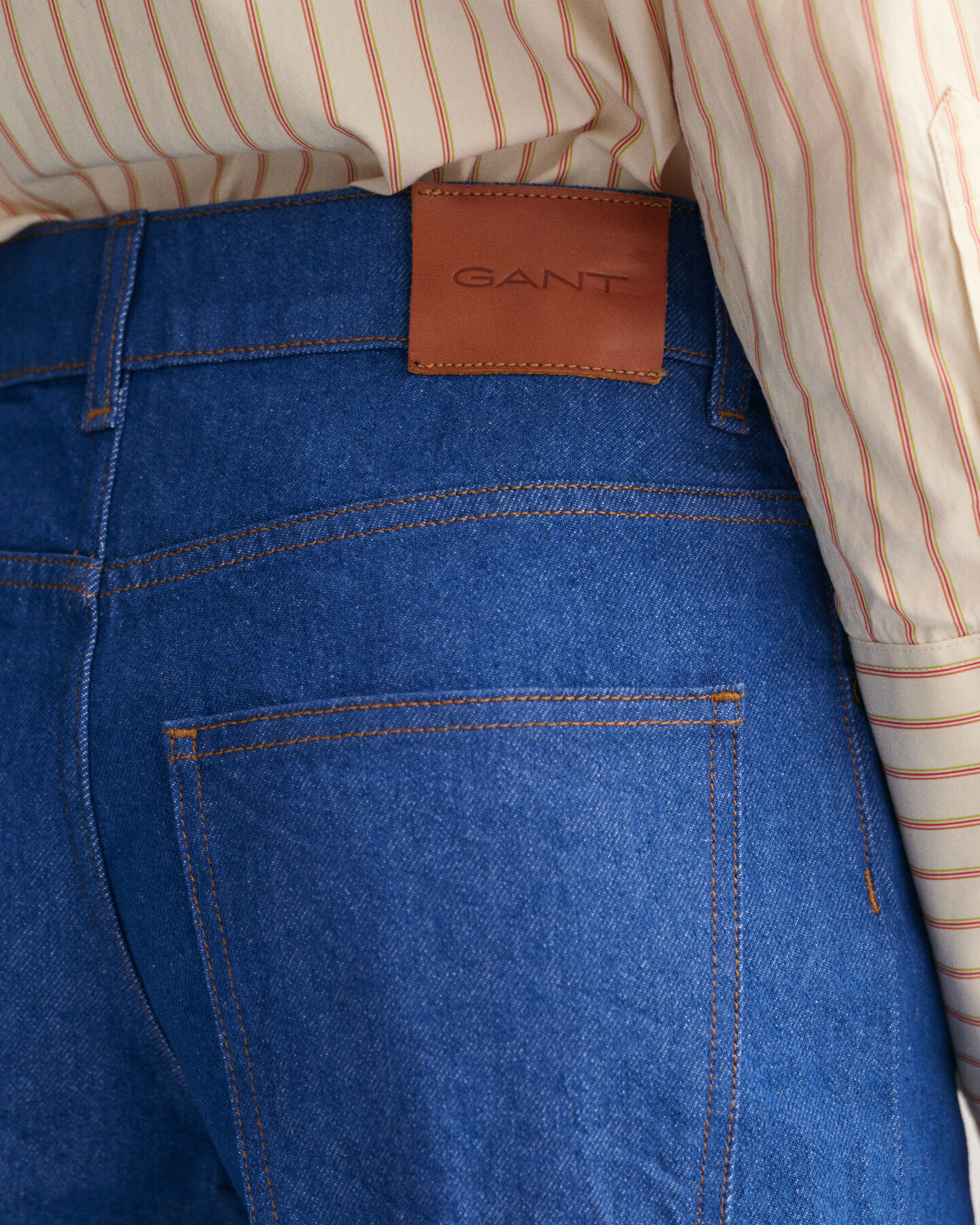 Jeans blu acceso a gamba larga