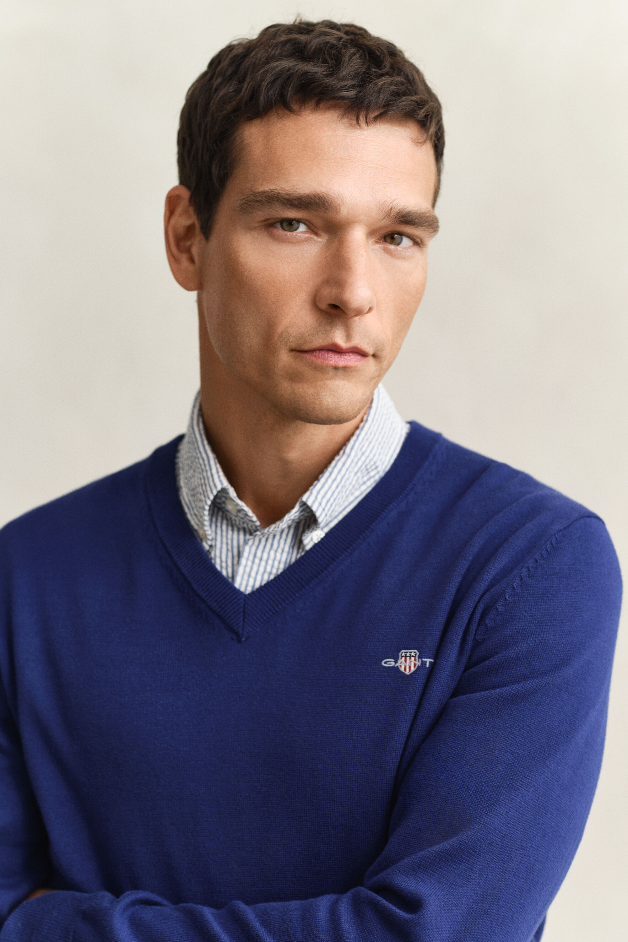 Maglia in cotone con scollo a V classico