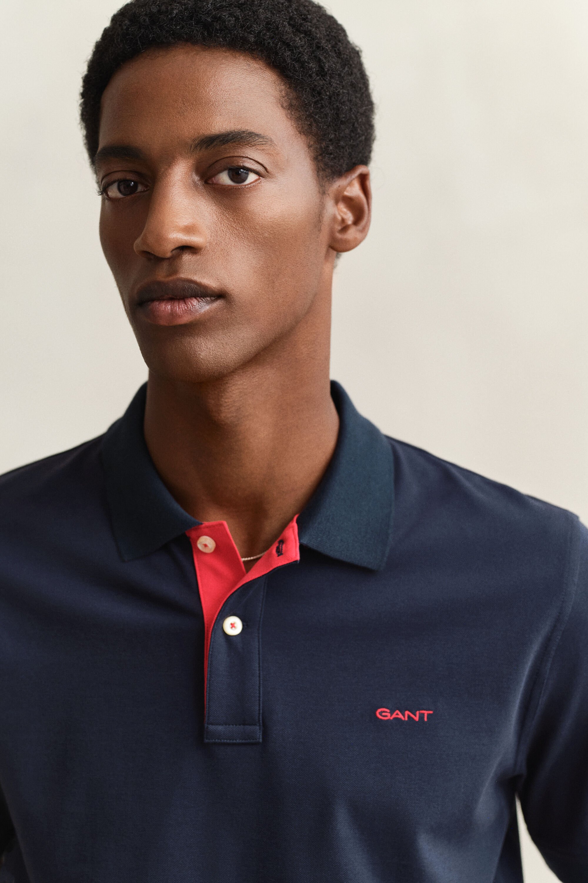 Polo in piqué a contrasto