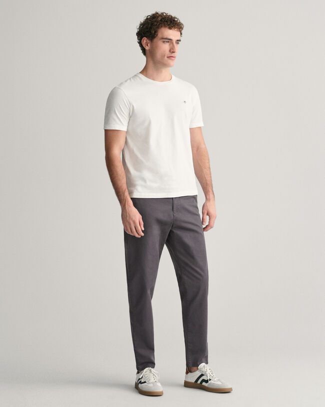 Pantaloni chino in twill stretti in fondo