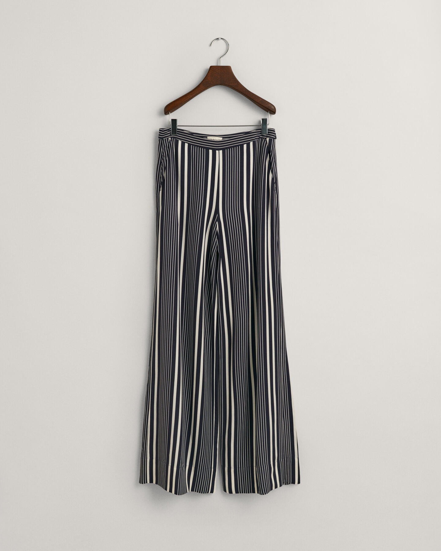 Pantaloni con stampa a righe a gamba larga regular fit