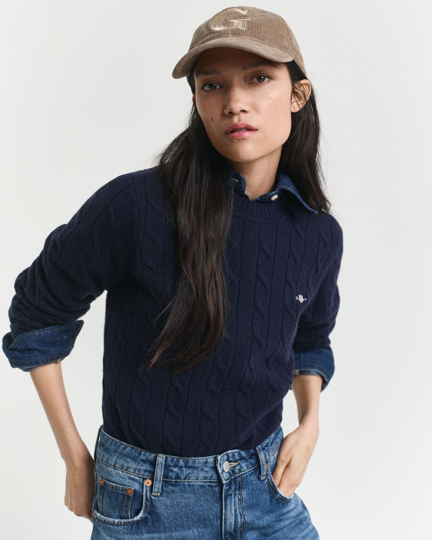 Maglia girocollo a trecce in lana d’agnello