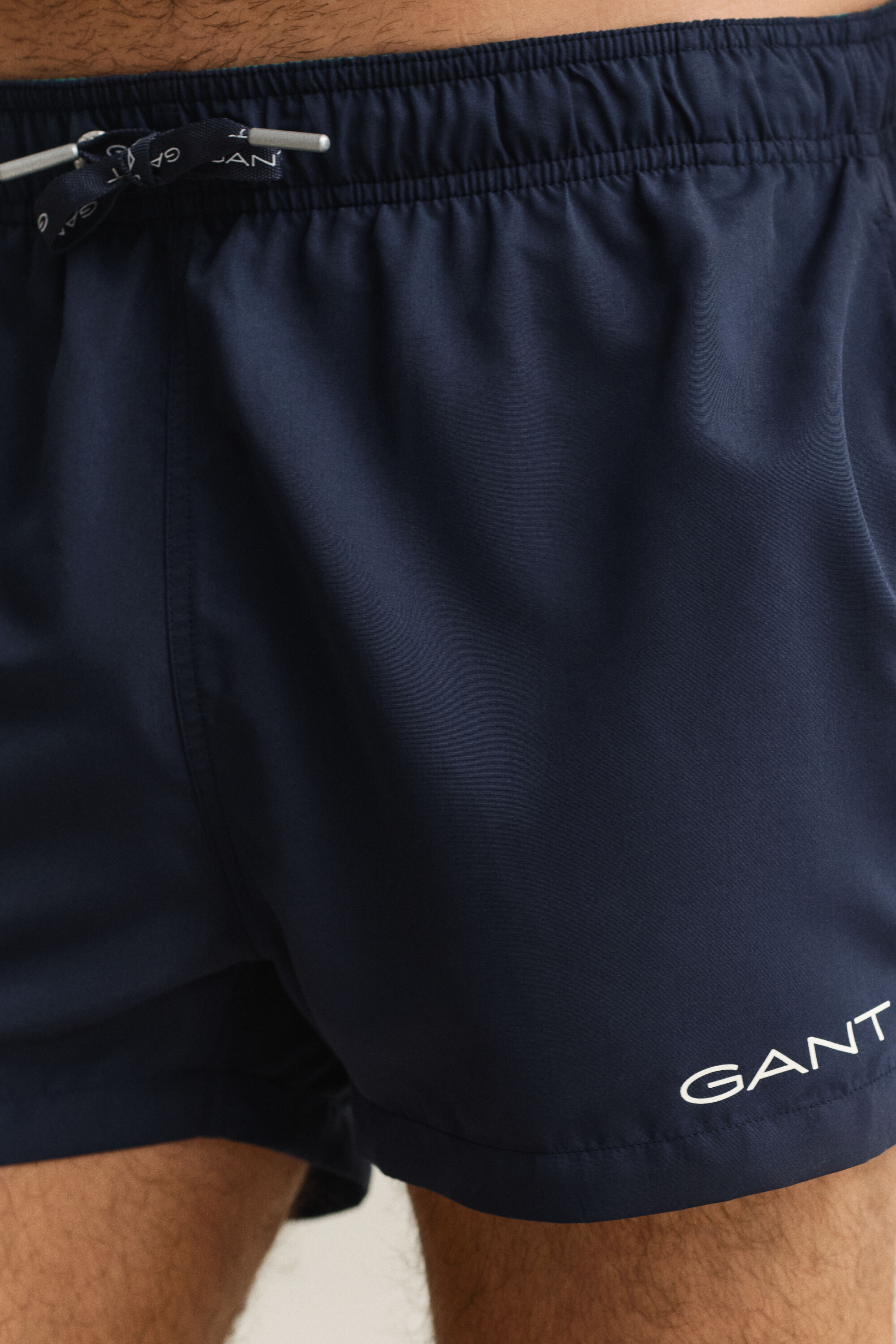 Pantaloncini da bagno con logo in tessuto ad asciugatura rapida