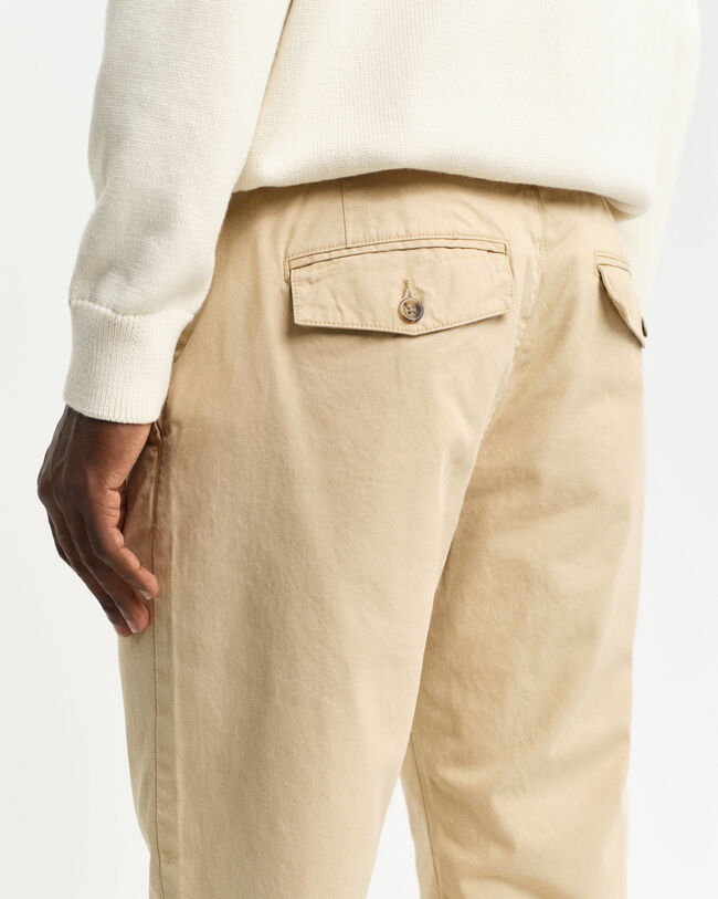 Pantaloni chino in tela stretti in fondo regular fit