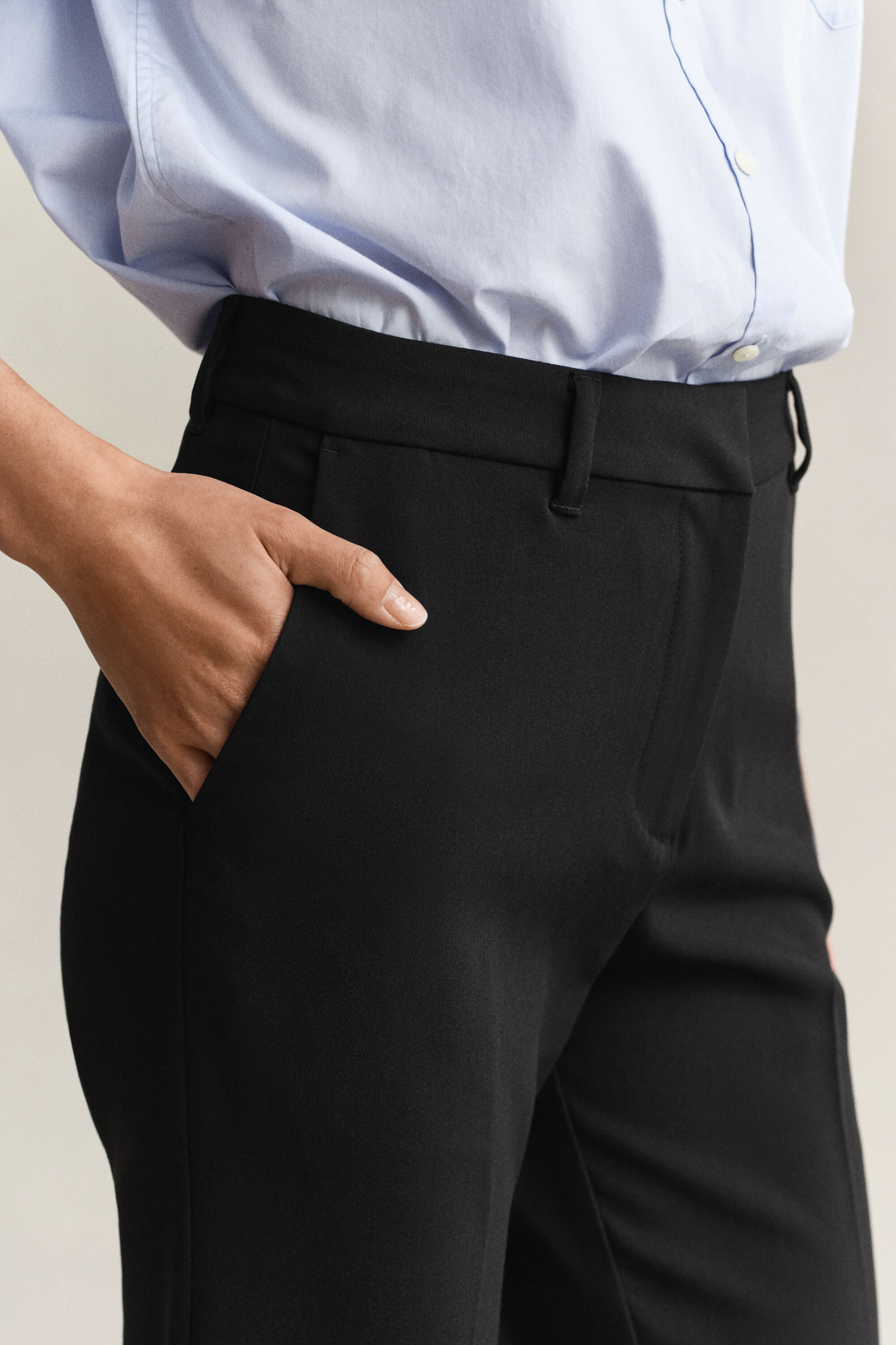 Pantaloni eleganti svasati slim fit