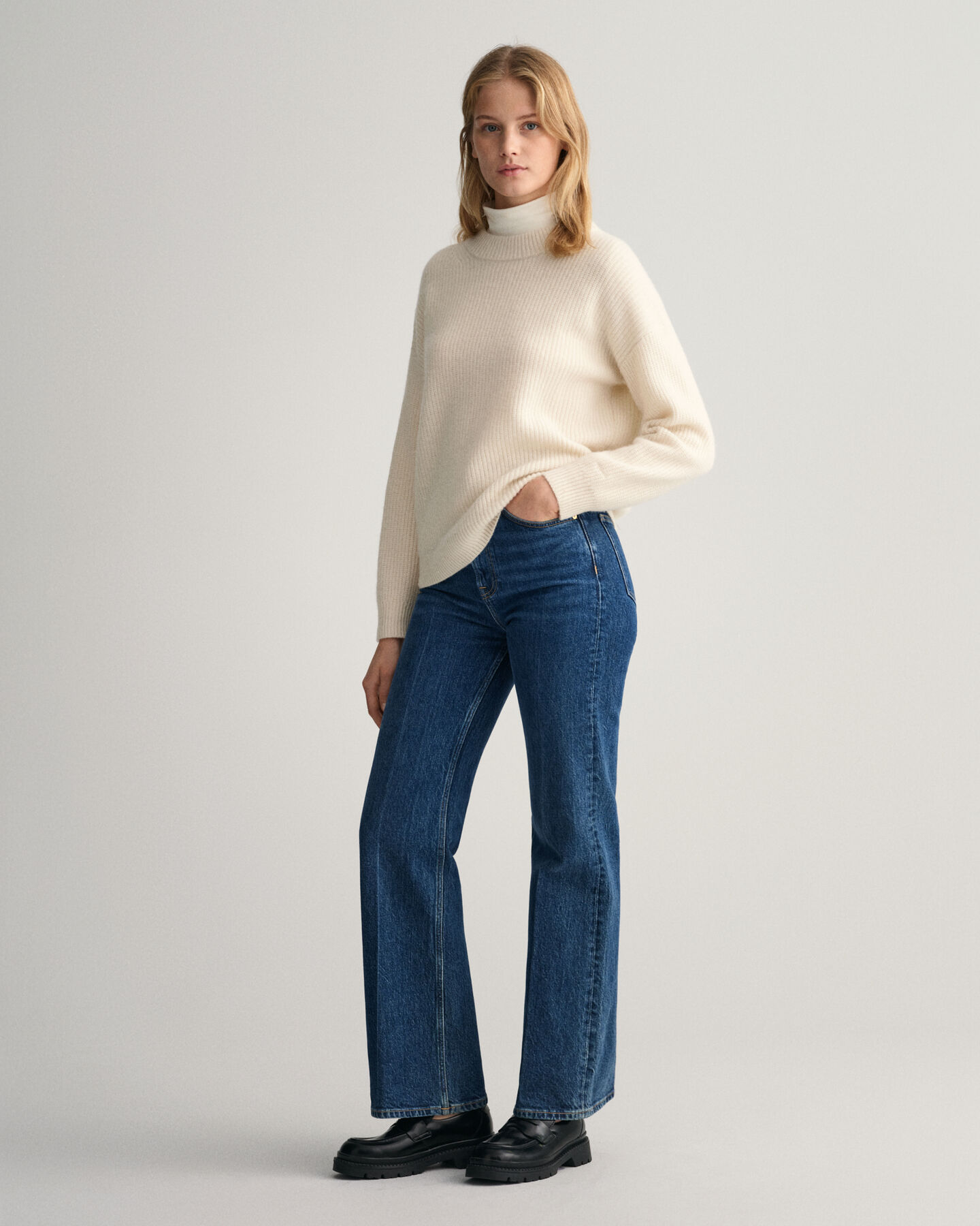 Maglia girocollo in lana a coste