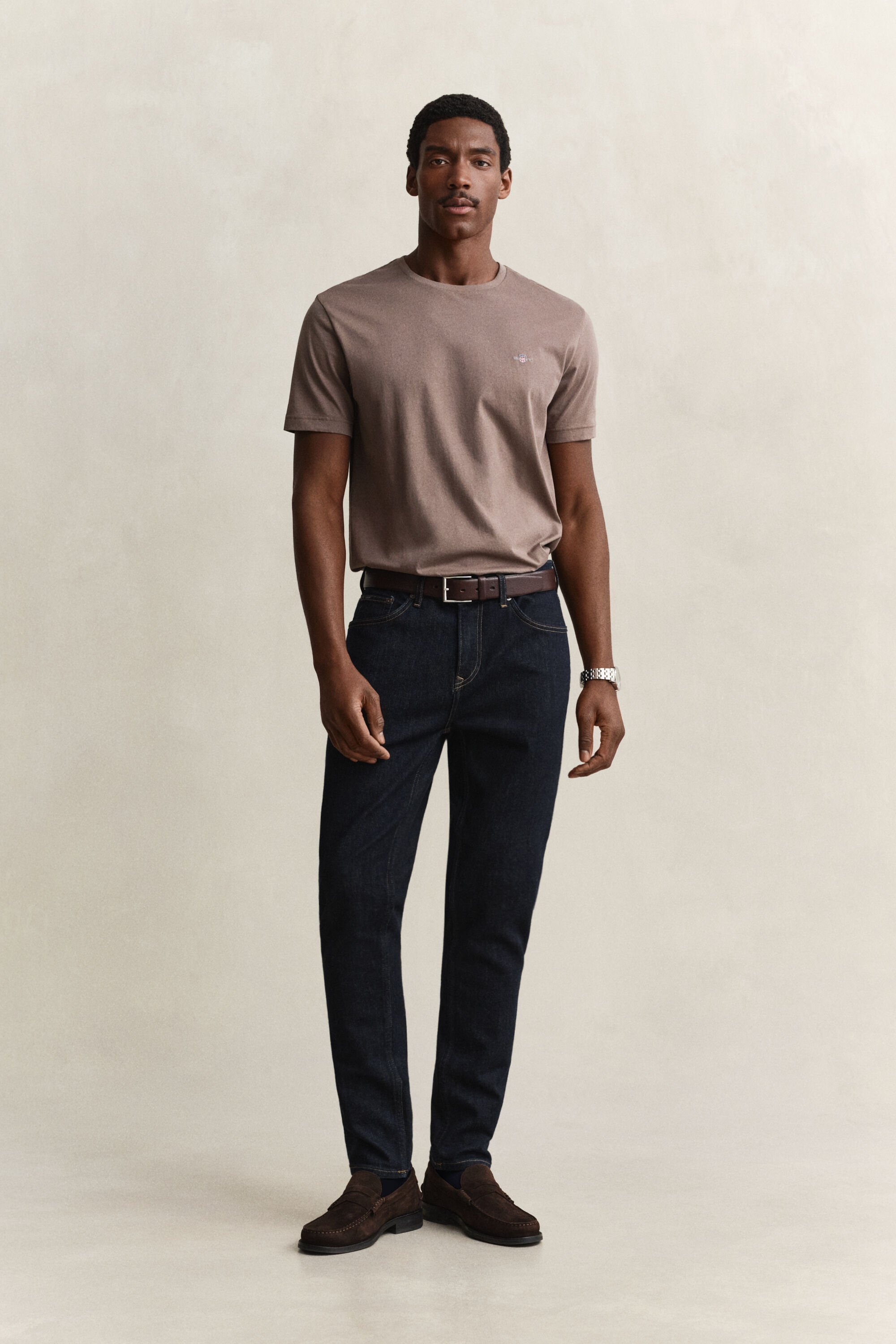 Jeans slim fit con lavaggio uniforme