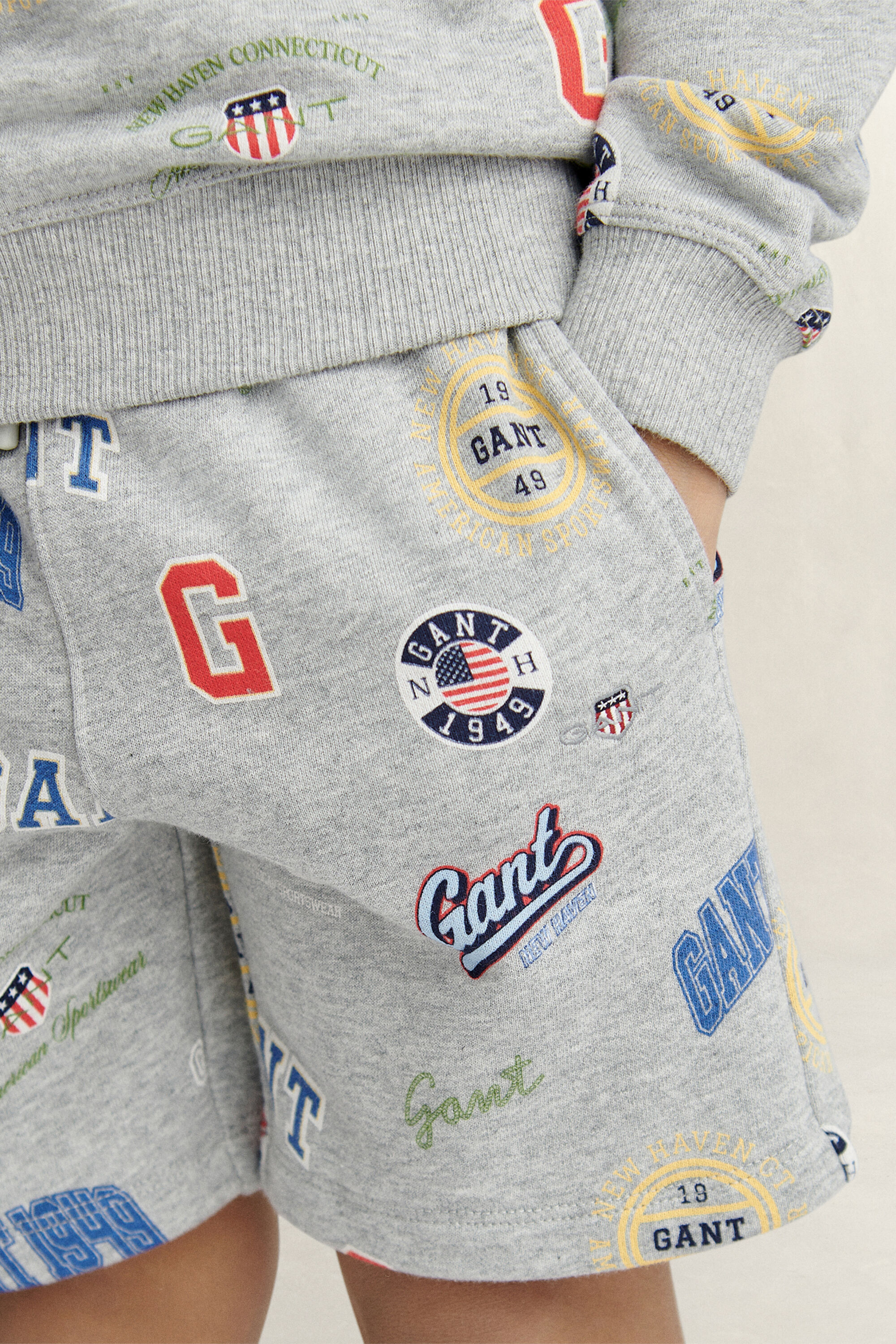 Set di pantaloncini della tuta e felpa con stampa Boys