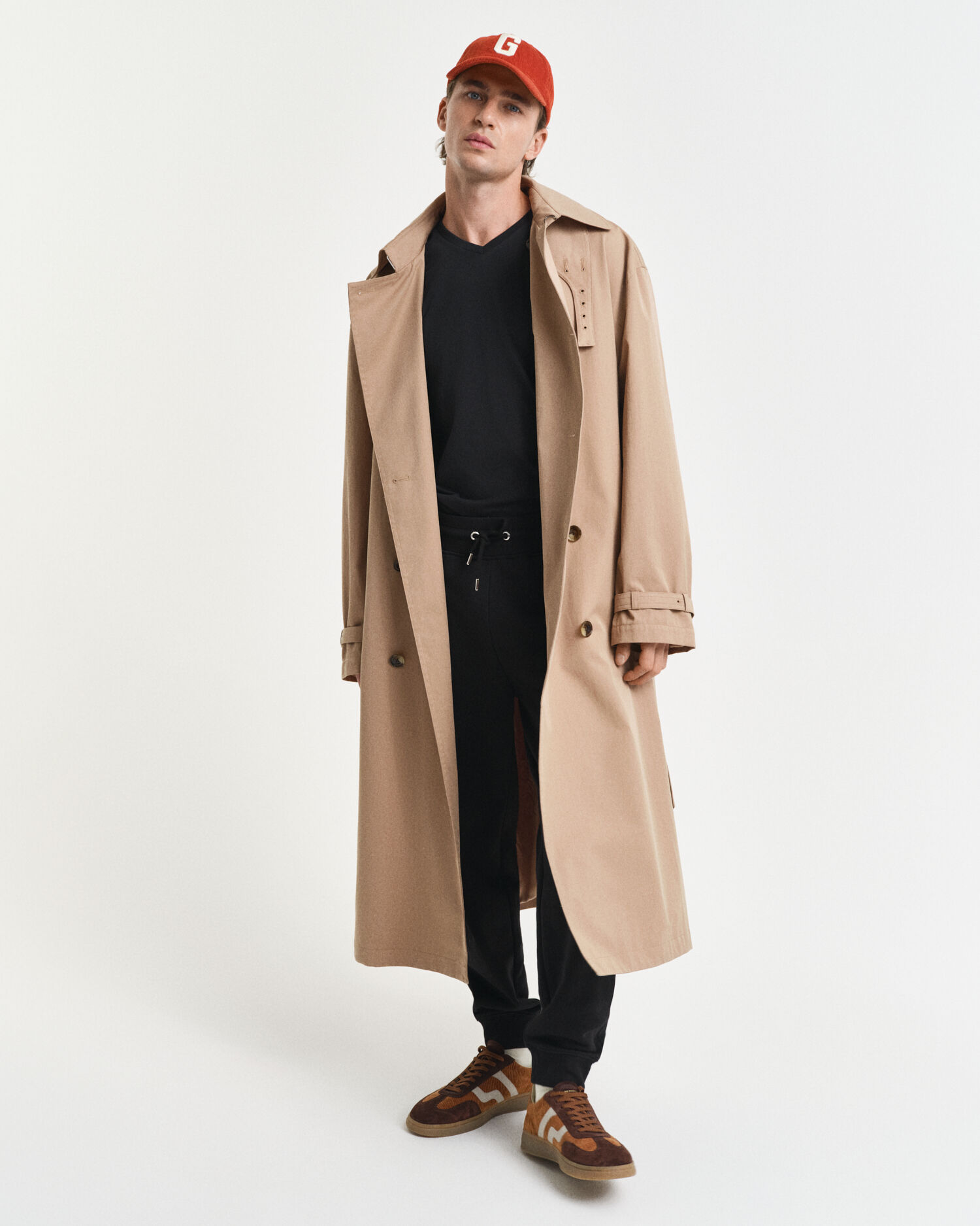 T-shirt Shield con scollo a V slim fit