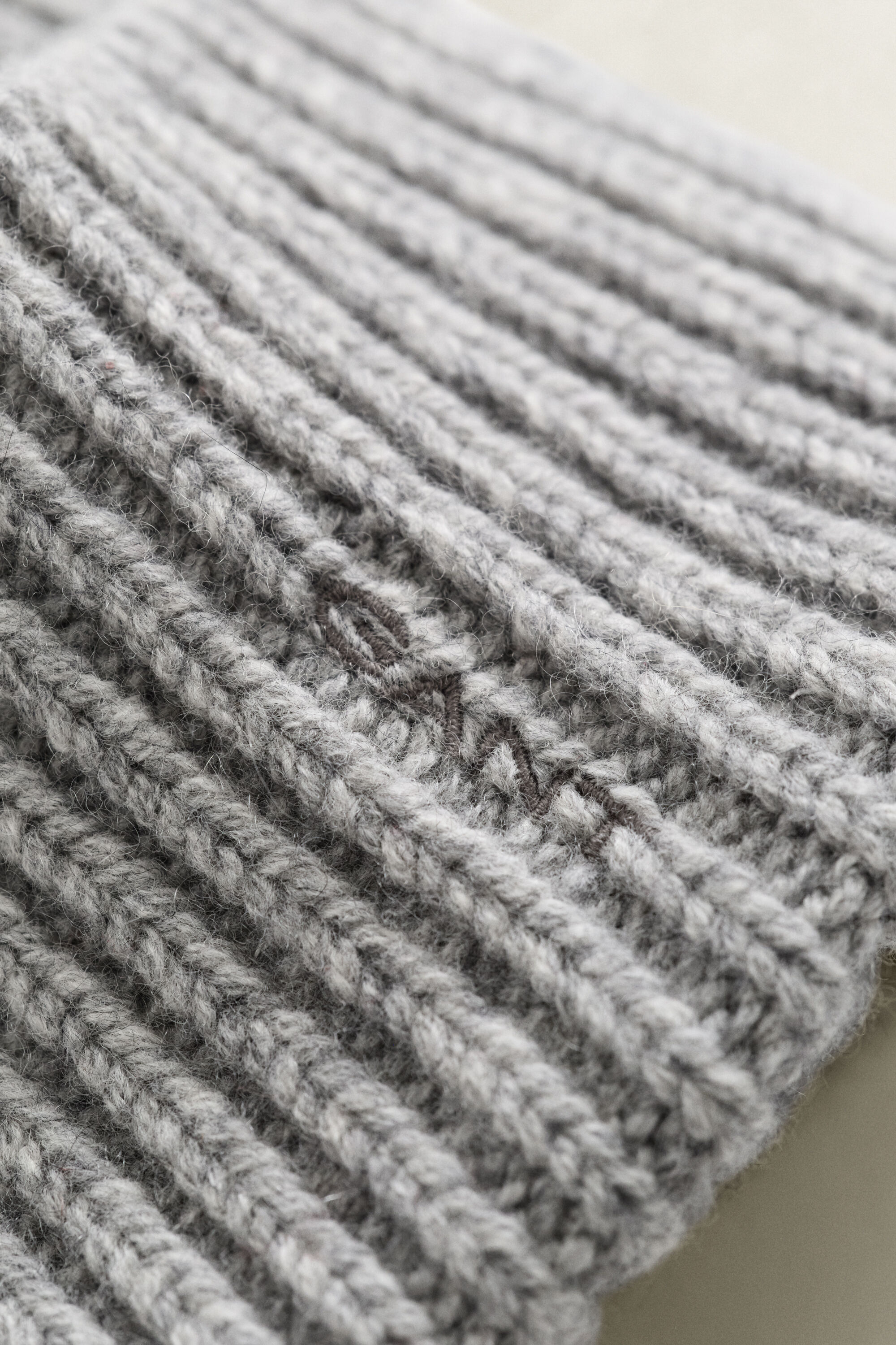 Berretto a coste in lana misto cashmere