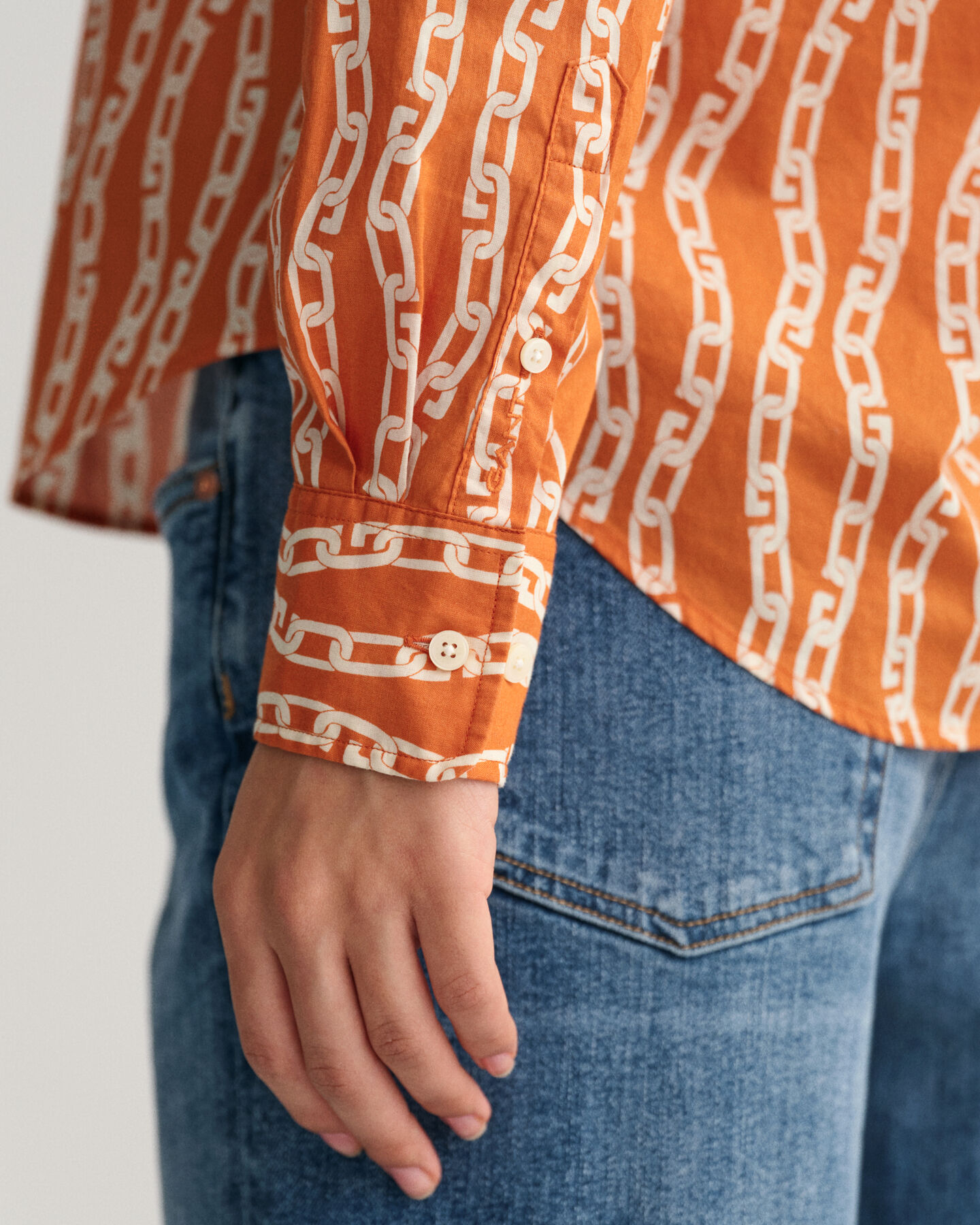 Camicia in voile di cotone con stampa a catena regular fit