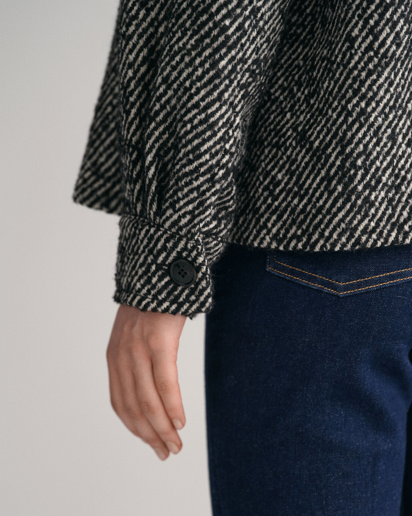 Giacca corta in lana con motivo